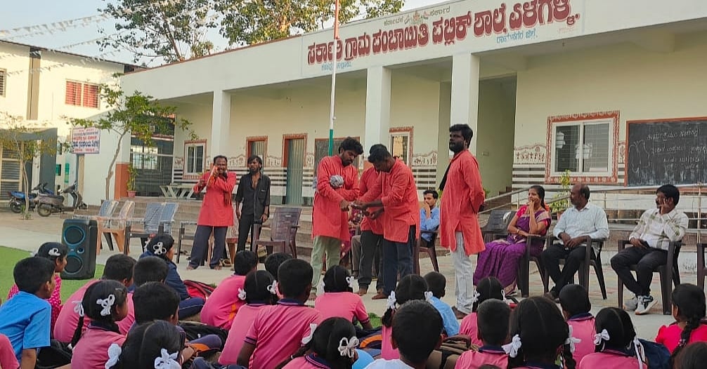 ಕನಕಪುರ: ಅಸ್ಪೃಶ್ಯತೆ ವಿರುದ್ಧ ಜನ ಜಾಗೃತಿ ನಾಟಕ