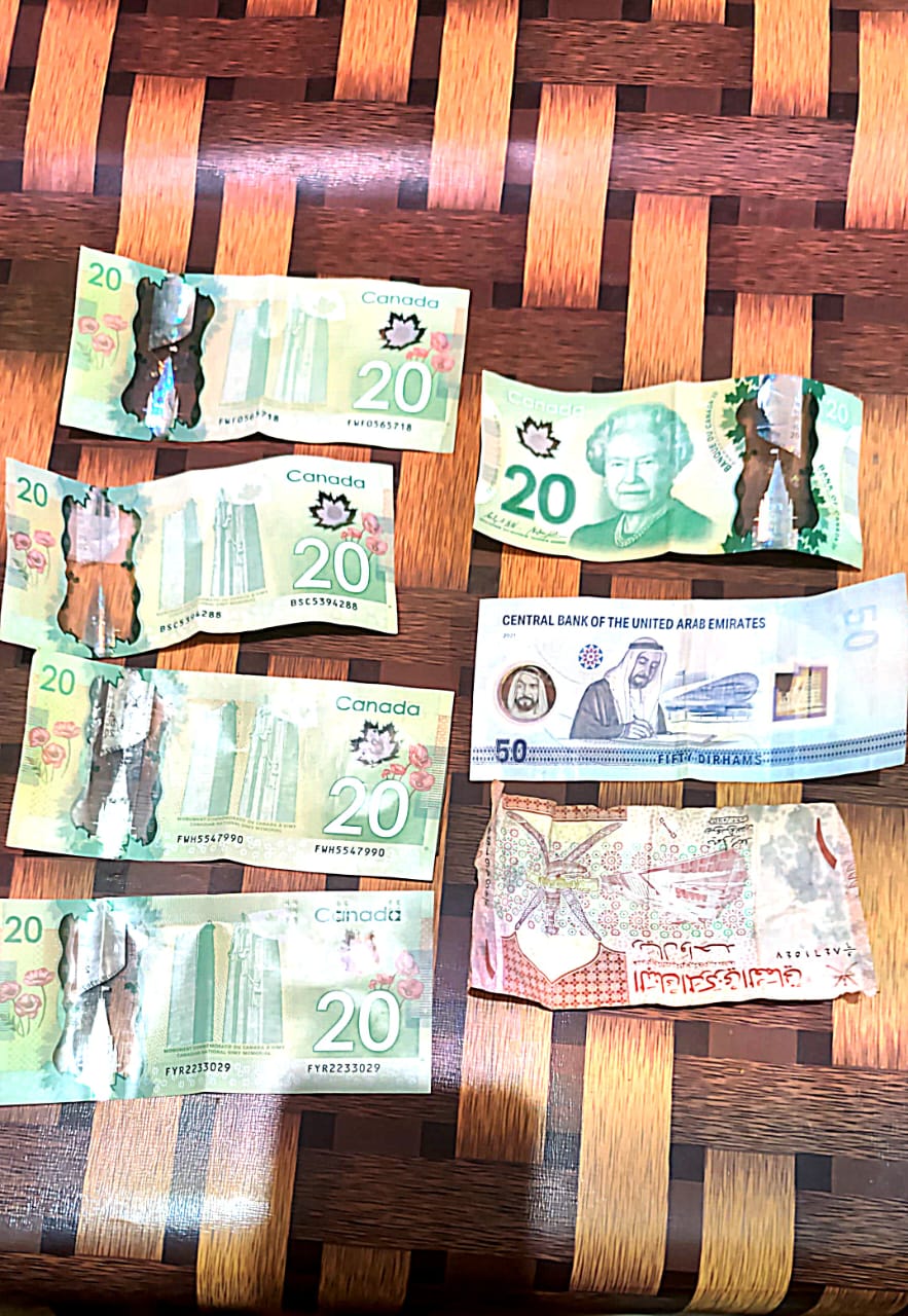  ಯಲ್ಲಮ್ಮನ ದೇವಸ್ಥಾನದ ಹುಂಡಿ ಎಣಿಕೆಯಲ್ಲಿ ಕಂಡು ಬಂದ ವಿದೇಶ ಕರೆನ್ಸಿ ನೋಟುಗಳು.