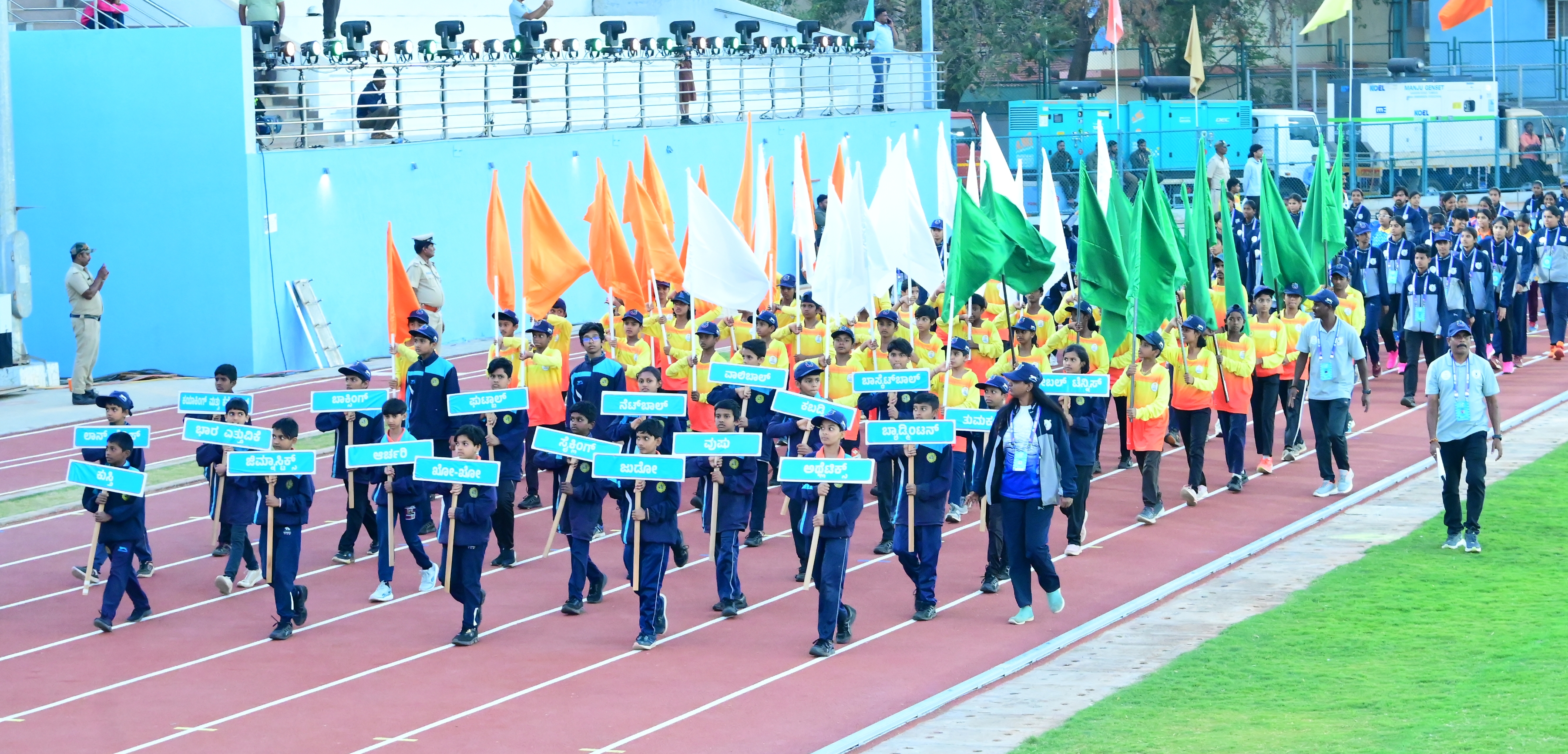 ಸಮಾರೋಪ ಸಮಾರಂಭದ ಮೆರವಣಿಗೆಯಲ್ಲಿ ಭಾಗವಹಿಸಿದ್ದ ಕ್ರೀಡಾಪಟುಗಳು