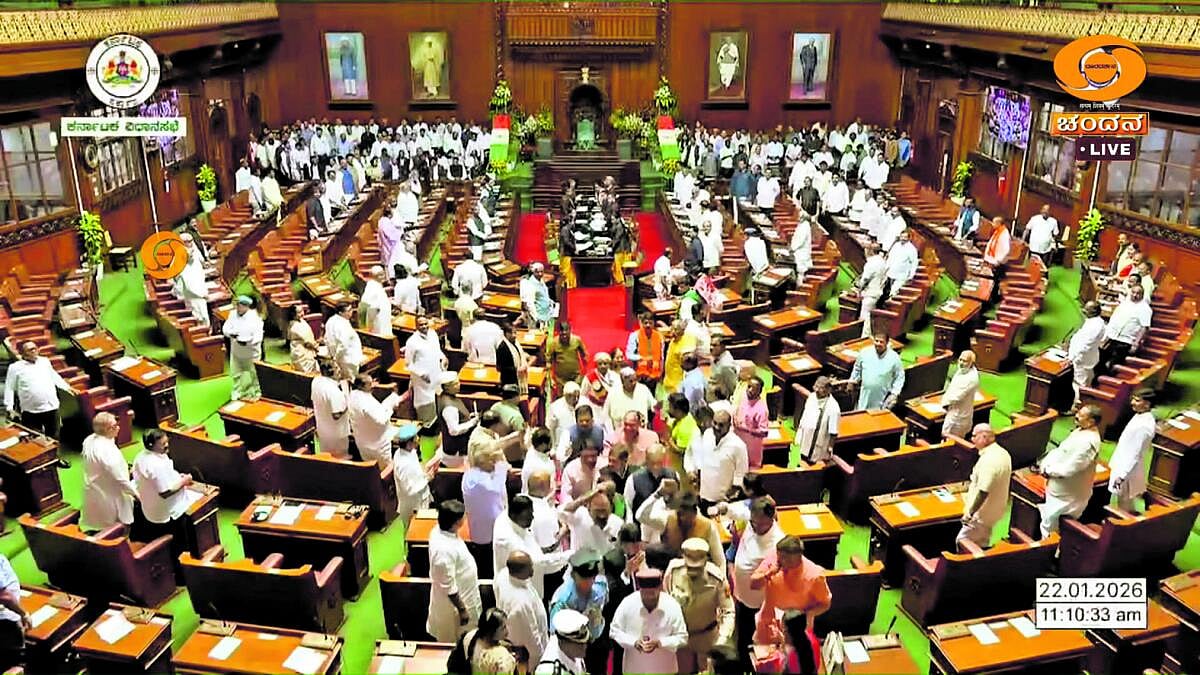 ರಾಜ್ಯಪಾಲರ ನಡೆ: ಕೋಲಾಹಲಕ್ಕೆ ಎಡೆ