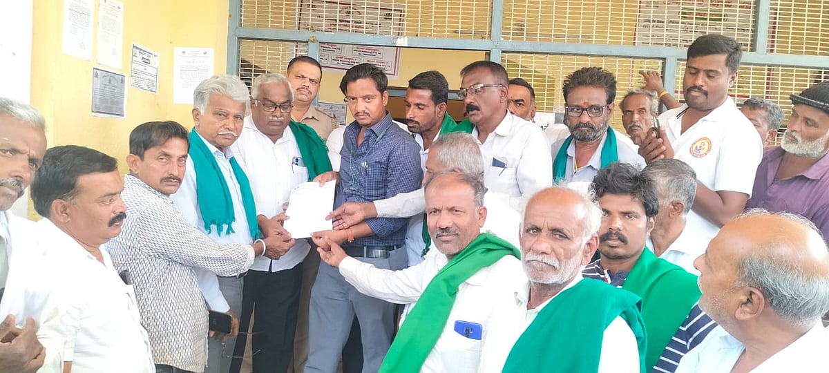 ಮಳವಳ್ಳಿ: ವಿಶ್ವೇಶ್ವರಯ್ಯ ವ್ಯಾಪ್ತಿಯ ನಾಲೆಗಳಿಗೆ ನೀರು ಹರಿಸಲು ರೈತ ಸಂಘ ಆಗ್ರಹ