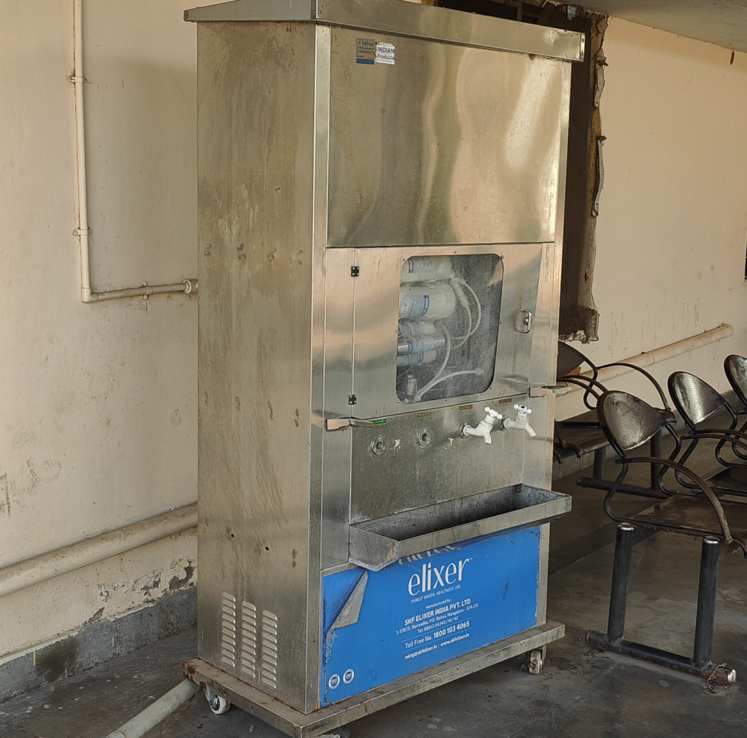 ಕೆಟ್ಟಿರುವ ಶುಧ್ಧ ನೀರಿನ ಯಂತ್ರ.