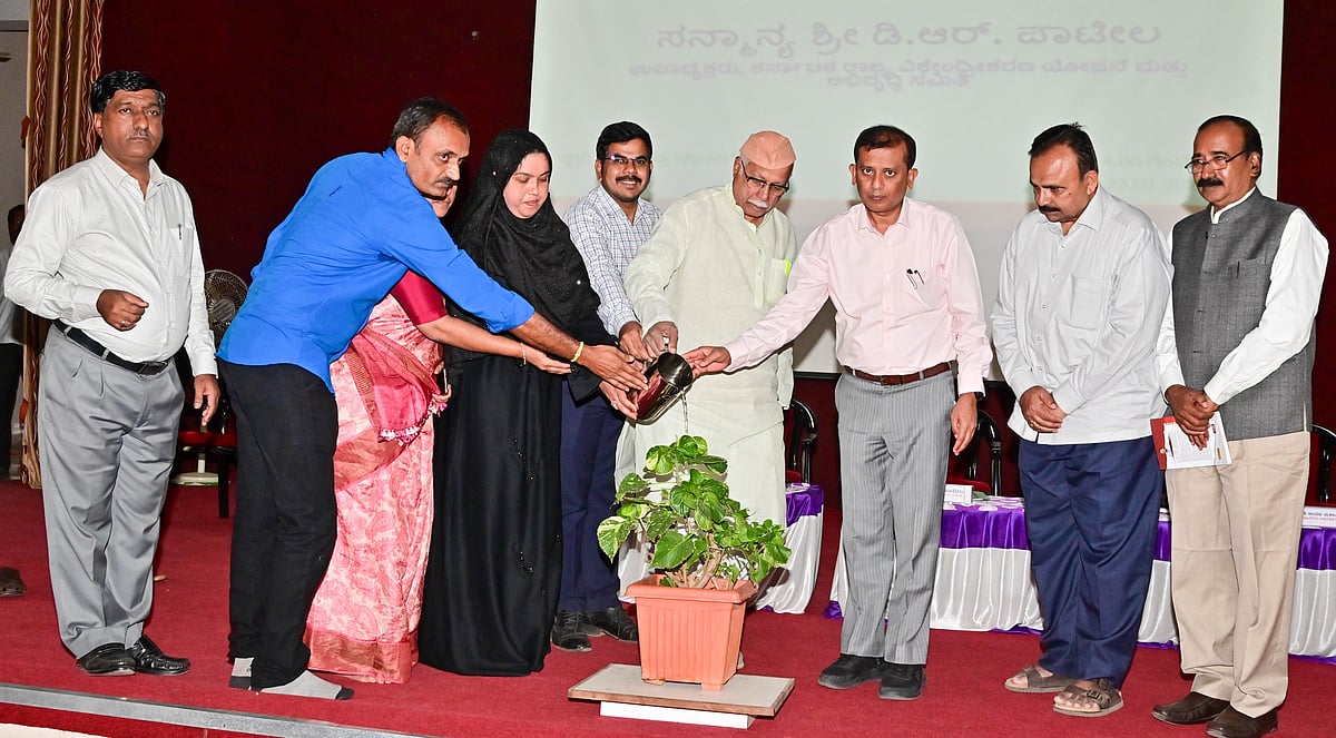 ದಾವಣಗೆರೆ | ಅಧಿಕಾರಿ, ಜನಪ್ರತಿನಿಧಿ; ಸಮನ್ವಯ ಅಗತ್ಯ ಡಿ.ಆರ್. ಪಾಟೀಲ್