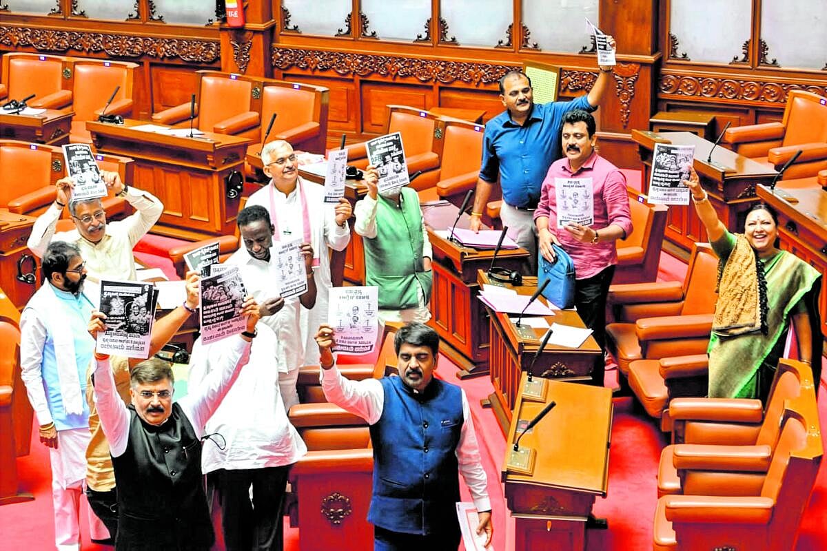 ನಡೆಯದ ಕಲಾಪ: ಪರಿಷತ್ತಿನಲ್ಲಿ ರೌಡಿ, ಬಲತ್ಕಾರಿ... ಯಥೇಚ್ಛ ಪದ ಬಳಕೆ 