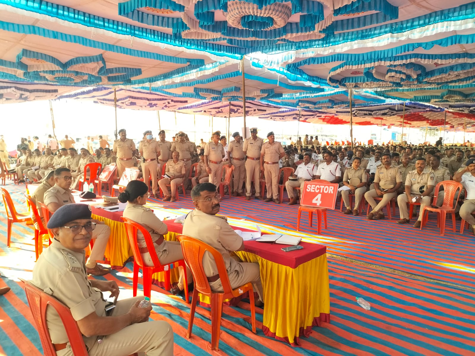 ಭದ್ರತೆಗೆ ನಿಯೋಜನೆಗೊಂಡಿರುವ ಪೊಲೀಸ್ ಸಿಬ್ಬಂದಿಗೆ ಶುಕ್ರವಾರ ಸಮಾವೇಶದ ಸ್ಥಳದಲ್ಲಿ ತರಬೇತಿ ನೀಡಲಾಯಿತು.