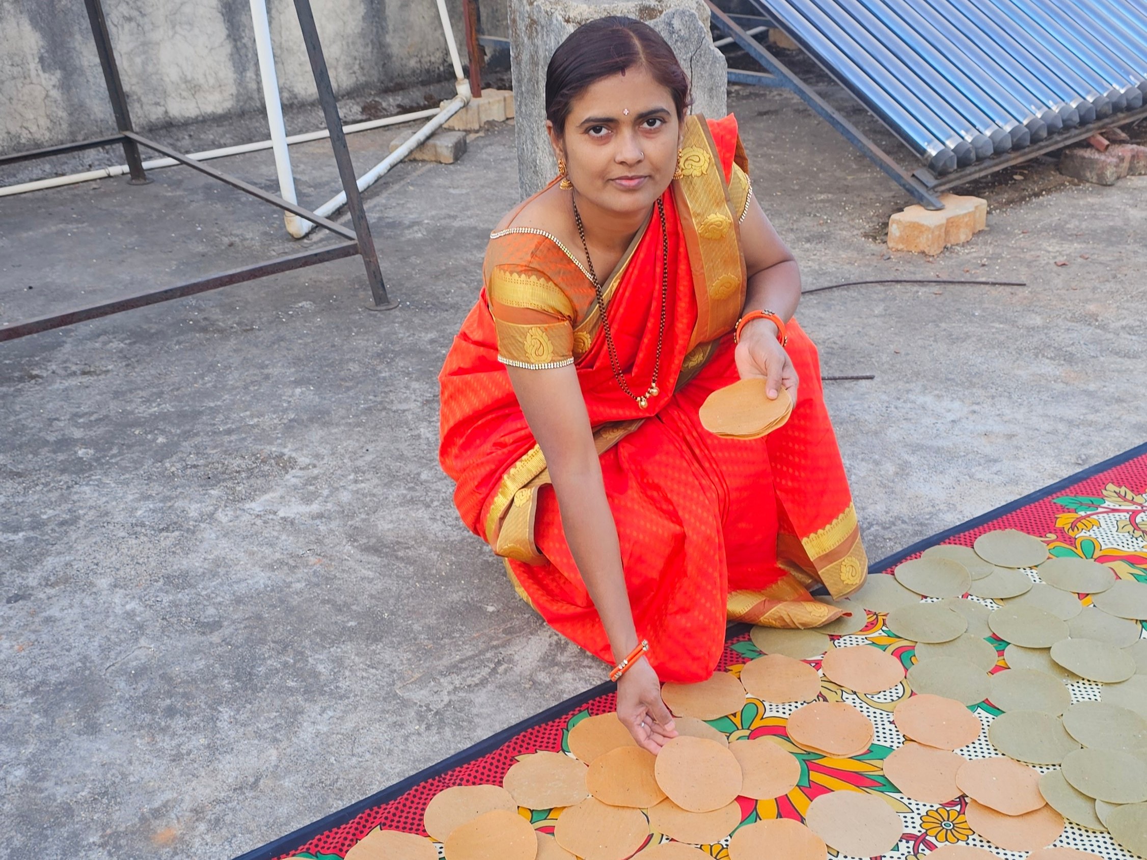 ಹಪ್ಪಳ ತಯಾರಿಯಲ್ಲಿ ರಶ್ಮಿ ಆನಂದ್‌
