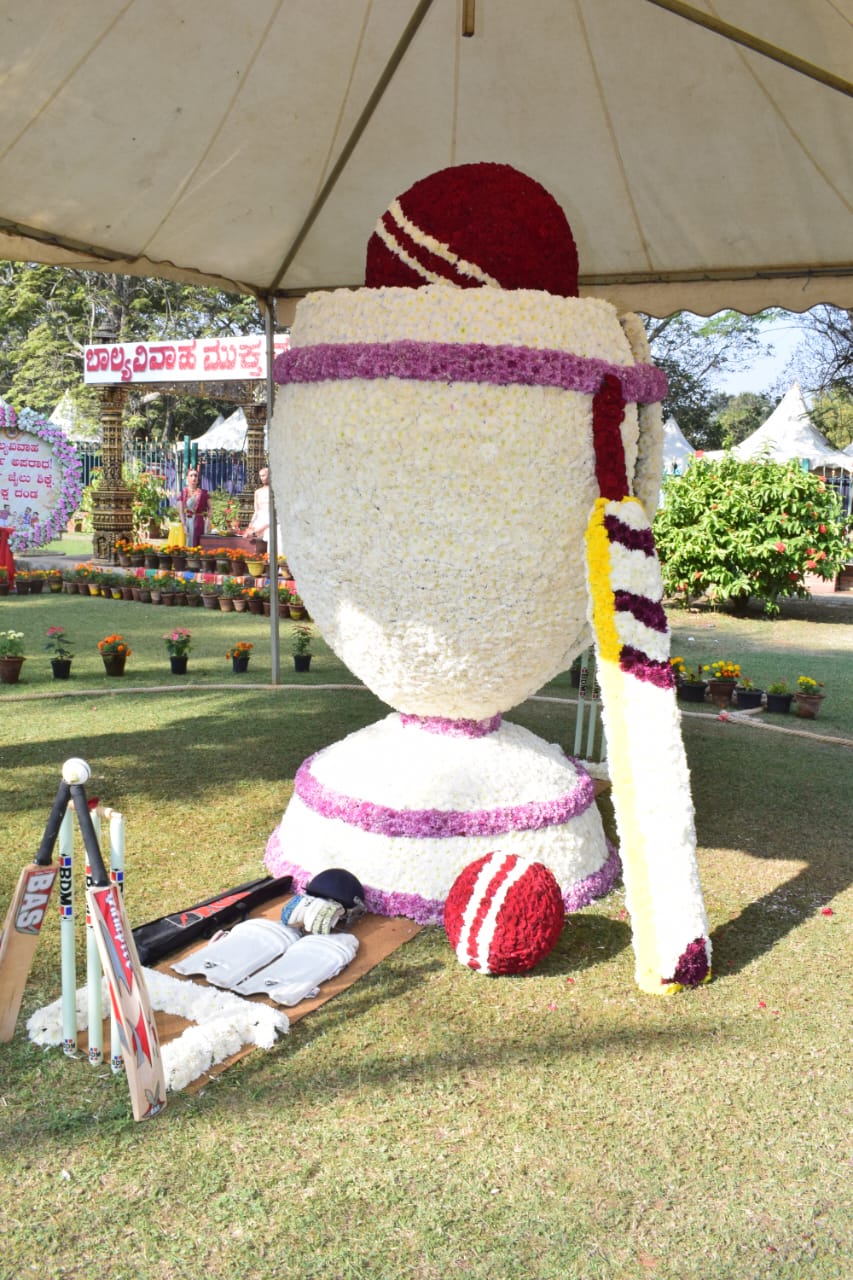 ಹೂಗಳಲ್ಲಿ ಅರಳಿದ ವಿಶ್ವಕಪ್‌ ಪ್ರತಿಕೃತಿ 