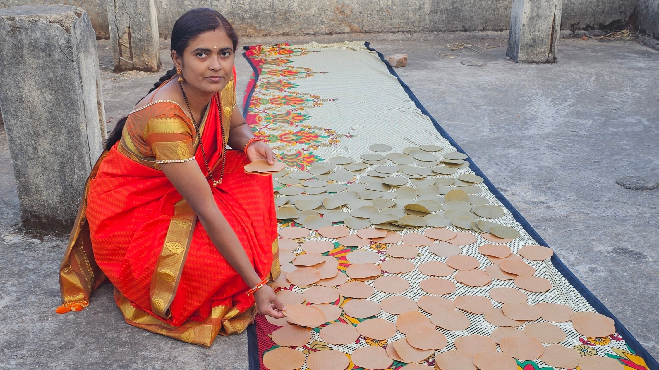 ಹಪ್ಪಳ ತಯಾರಿಯಲ್ಲಿ ರಶ್ಮಿ ಆನಂದ್‌