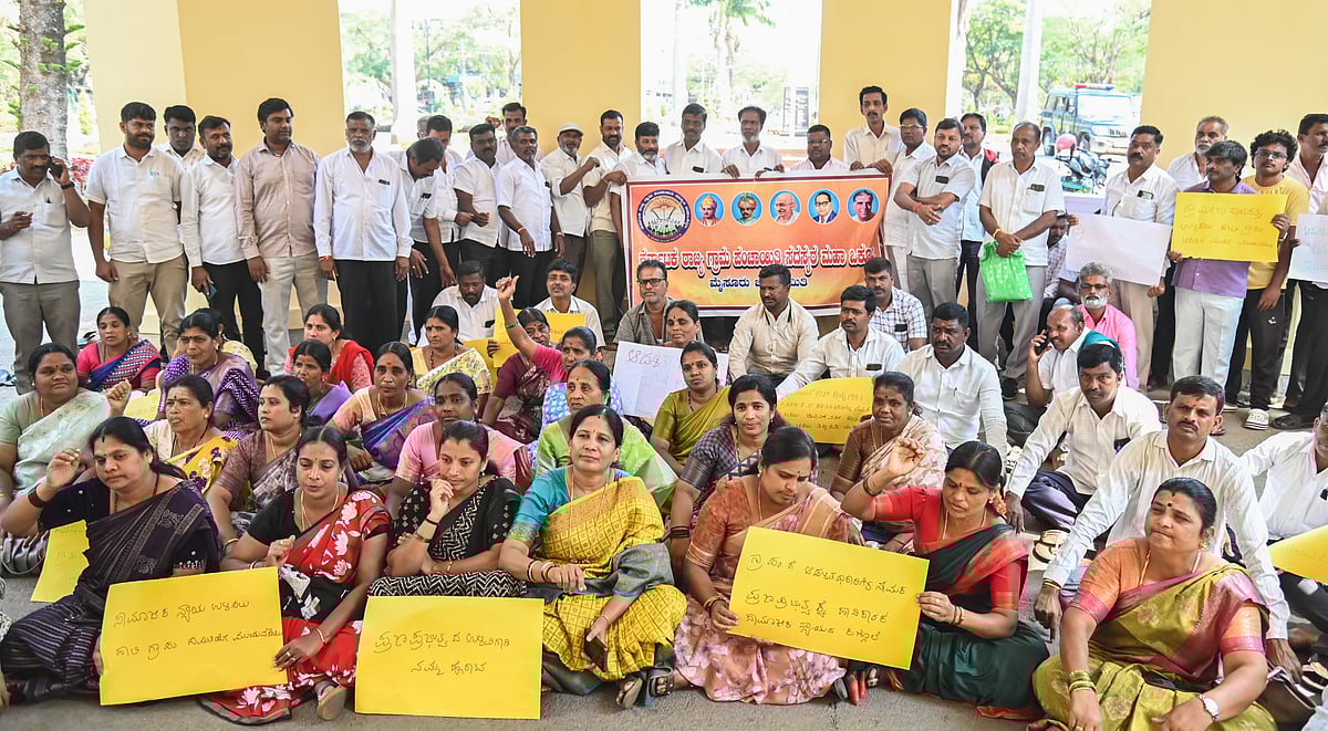 ಮೈಸೂರು: ಗ್ರಾ.ಪಂಗೆ ಆಡಳಿತಾಧಿಕಾರಿ ನೇಮಕ ಆದೇಶ ಹಿಂಪಡೆಯಲು ಆಗ್ರಹಿಸಿ ಪ್ರತಿಭಟನೆ