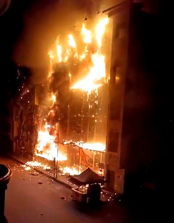 ಬೆಂಕಿ ಅವಘಡ; ವಾಣಿಜ್ಯ ಮಳಿಗೆ ಭಸ್ಮ