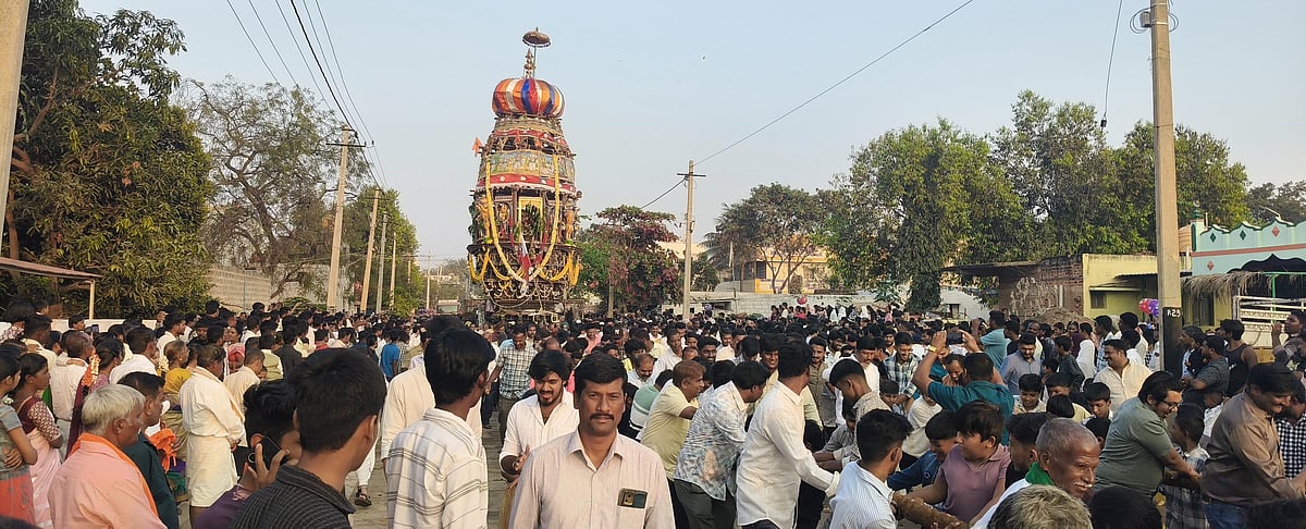 ಹಗರಿಬೊಮ್ಮನಹಳ್ಳಿ: ವಿಜೃಂಭಣೆಯ ಶ್ರೀವೆಂಕಟೇಶ್ವರ ರಥೋತ್ಸವ