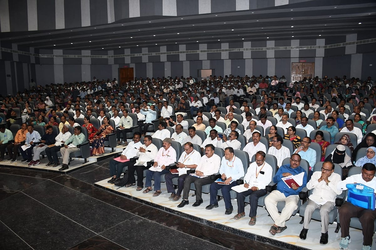 ‘ವಿದ್ಯಾರ್ಥಿಗಳು ಪಾಸಾಗಲು ಮುಖ್ಯಗುರುಗಳು ಶ್ರಮಿಸಿ’