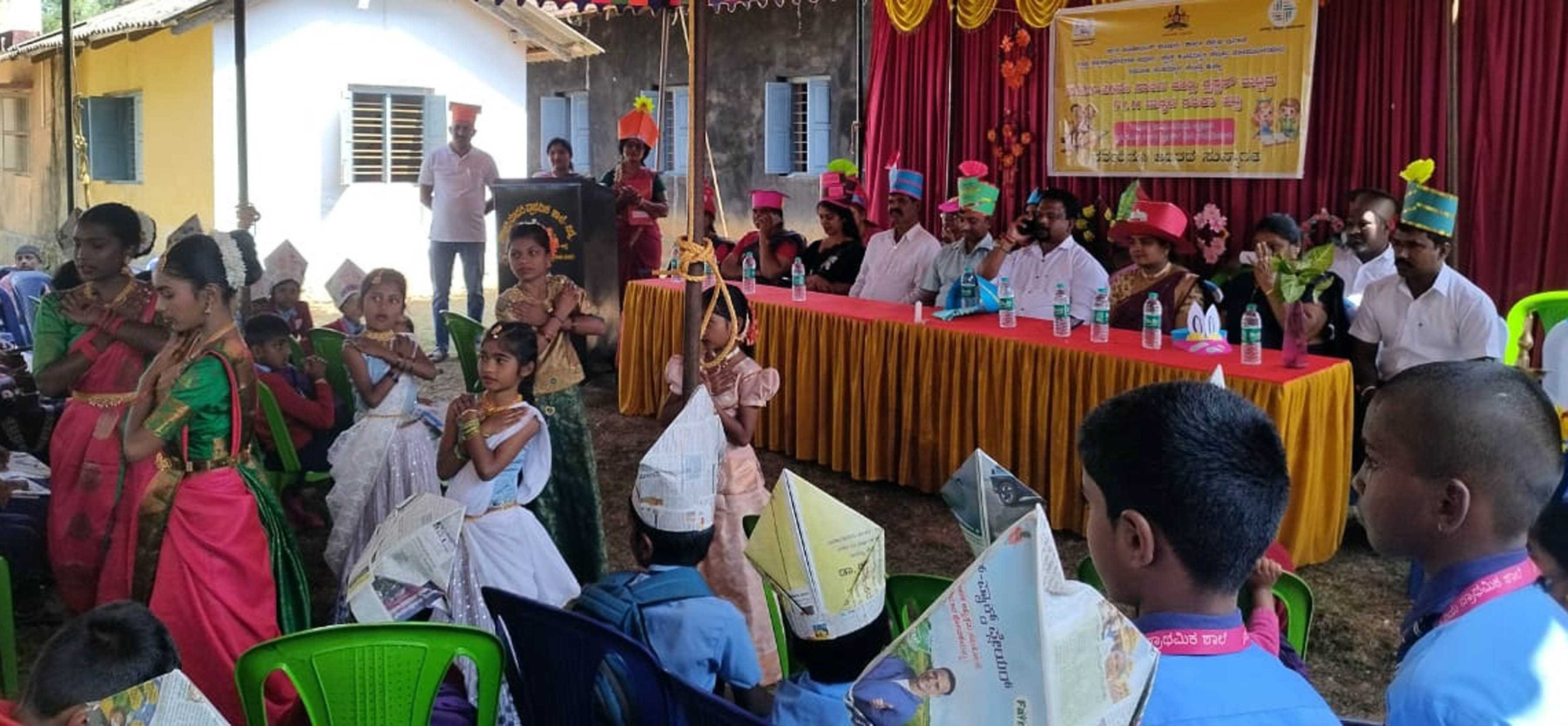 ಸೋಮವಾರಪೇಟೆಯಲ್ಲಿ ಗುರುವಾರ ನಡೆದ ಬೇಟಿ ಬಚಾವೋ ಬೇಟಿ ಪಡಾವೋ ಕಾರ್ಯಾಗಾರದಲ್ಲಿ ವಿದ್ಯಾರ್ಥಿಗಳು  ನೃತ್ಯ ಪ್ರದರ್ಶಿಸಿದರು