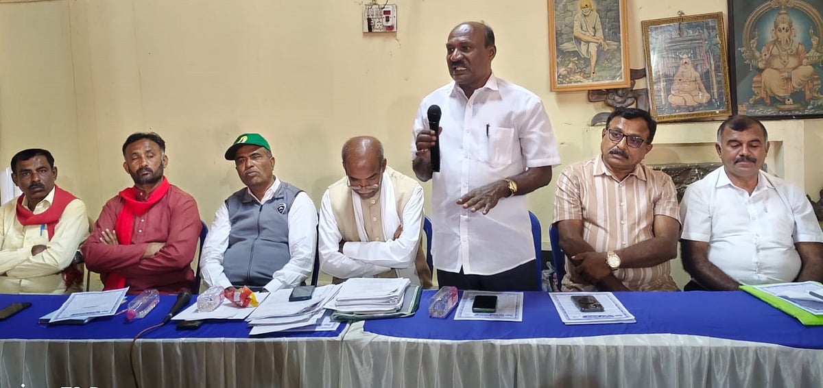 ಕೋಲಾರ | ನಮ್ಮ ಭೂಮಿ ನಮ್ಮ ಹಕ್ಕು...ಹೋರಾಟಕ್ಕೆ ಸಿದ್ಧರಾಗಲು‌ ರೈತ ಮುಖಂಡರ ಮನವಿ