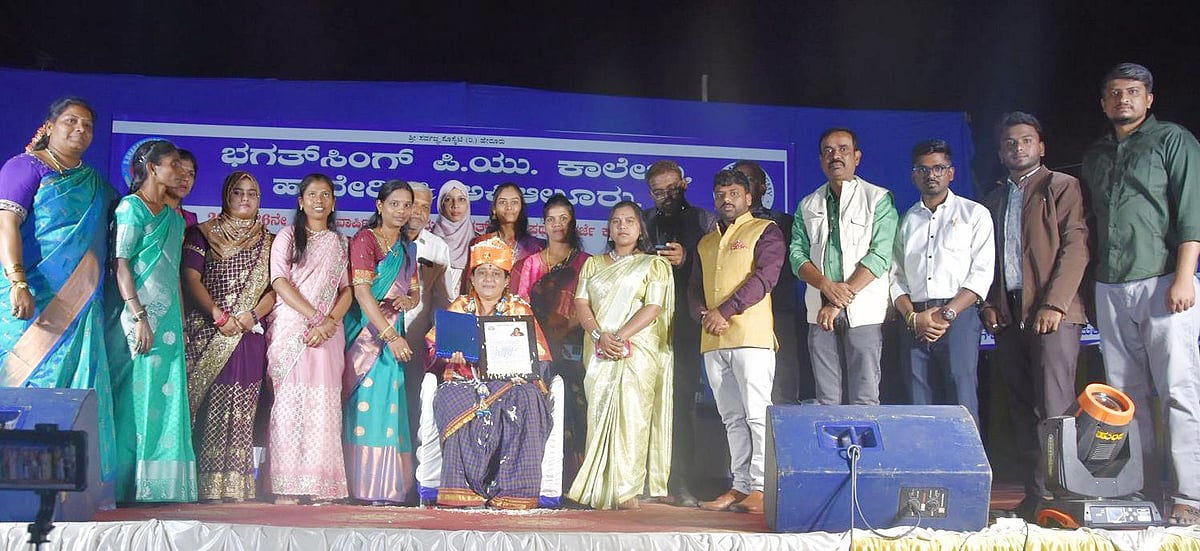 ಹಾವೇರಿ| ರೈತರು ಬೆಳೆದ ಬೆಳೆಗೆ ಅವರೇ ದರ ನಿಗದಿ ಪಡಿಸಲಿ: ರೈತ ಮಹಿಳೆ