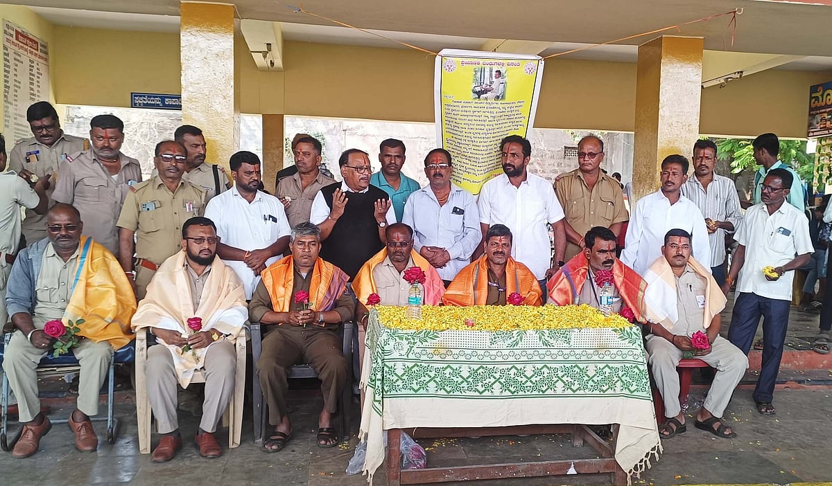 ಮೂಡಲಗಿ:| ಬಸ್ ಚಾಲಕರ ದಿನ ಆಚರಣೆ