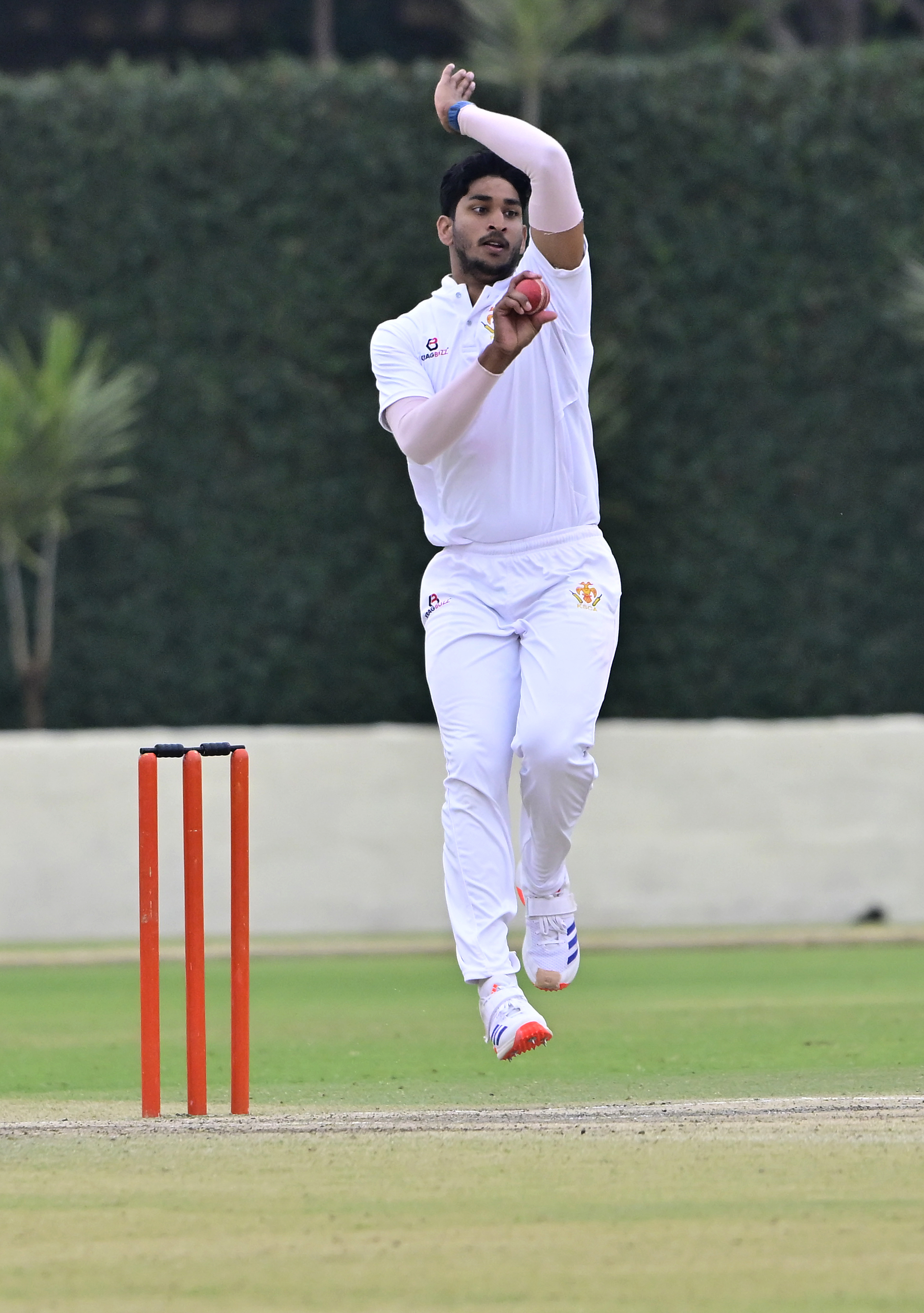 ಕರ್ನಾಟಕದ ವಿದ್ಯಾಧರ್ ಪಾಟೀಲ ಮೂರು ವಿಕೆಟ್‌ಗಳನ್ನು ಪಡೆದರು ಪ್ರಜಾವಾಣಿ ಚಿತ್ರ/ ಕೃಷ್ಣ ಕುಮಾರ್ ಪಿ.ಎಸ್. 