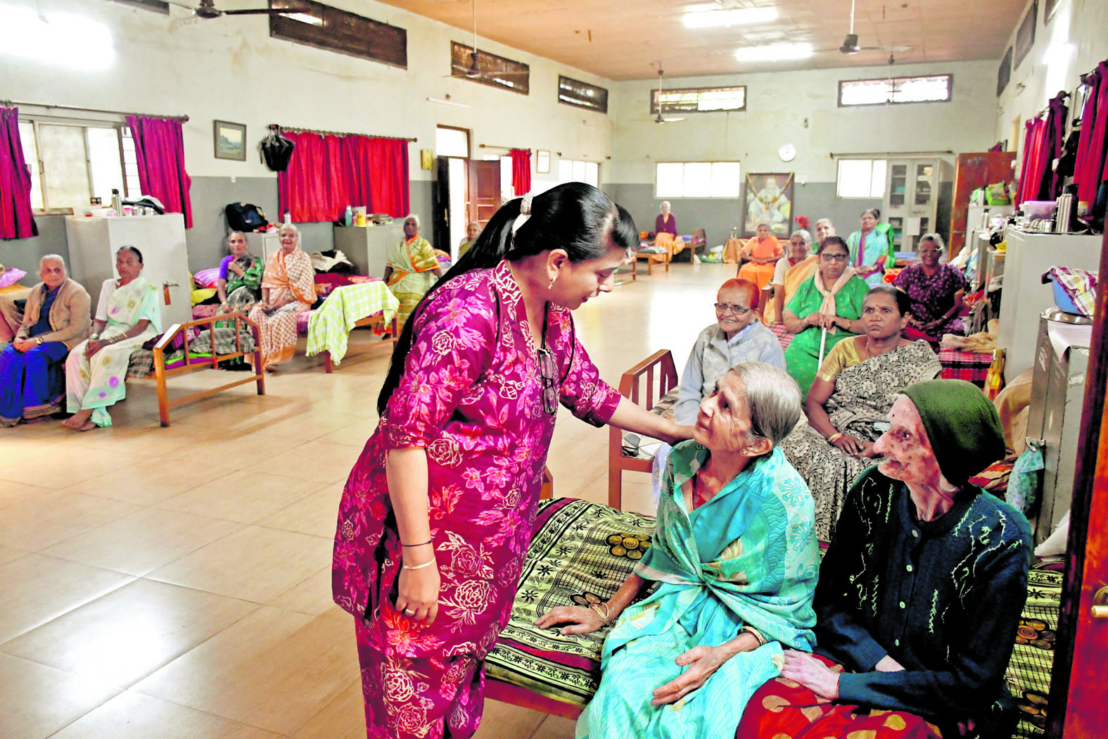 ಅಜ್ಜಿ...ಹೇಗಿದ್ದೀರಿ?  ಚಿತ್ರಗಳು: ಏಕನಾಥ ಅಗಸಿಮನಿ