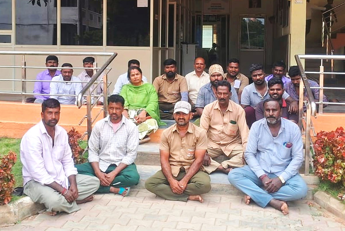 ಮಳವಳ್ಳಿ | ಬಾಕಿ ತೆರಿಗೆಗೆ ಒತ್ತಾಯ: ಪುರಸಭೆ ಮುಖ್ಯಾಧಿಕಾರಿ ಧರಣಿ