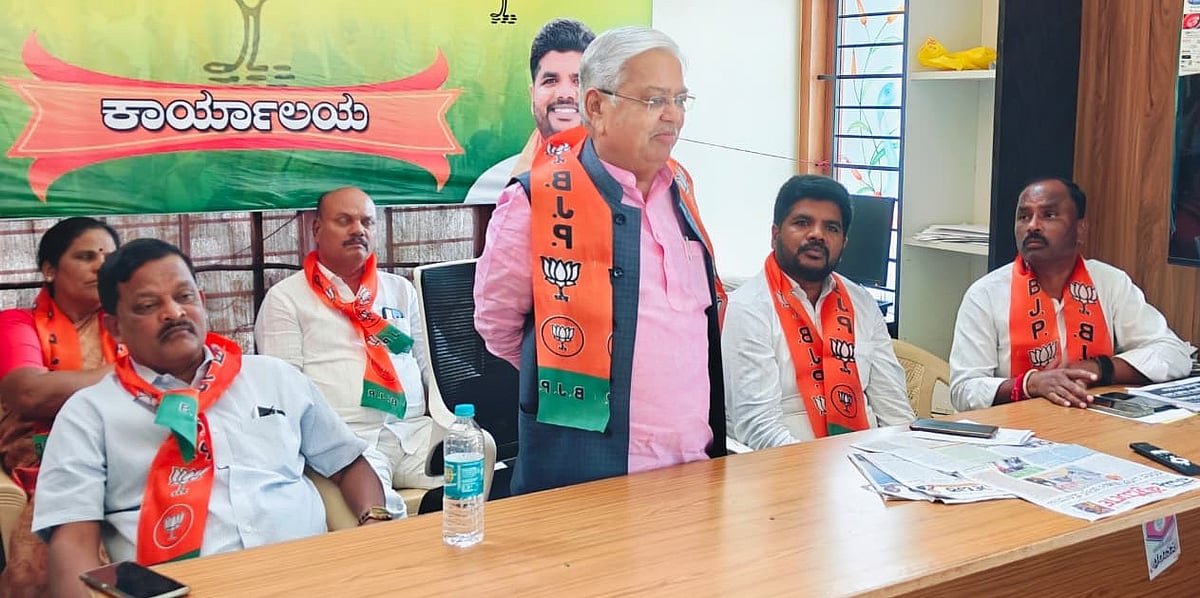 ಹಿರಿಯೂರು | ಸರ್ಕಾರದ ವೈಫಲ್ಯ ಮುಚ್ಚಿಕೊಳ್ಳಲು ವಿಶೇಷ ಅಧಿವೇಶನ