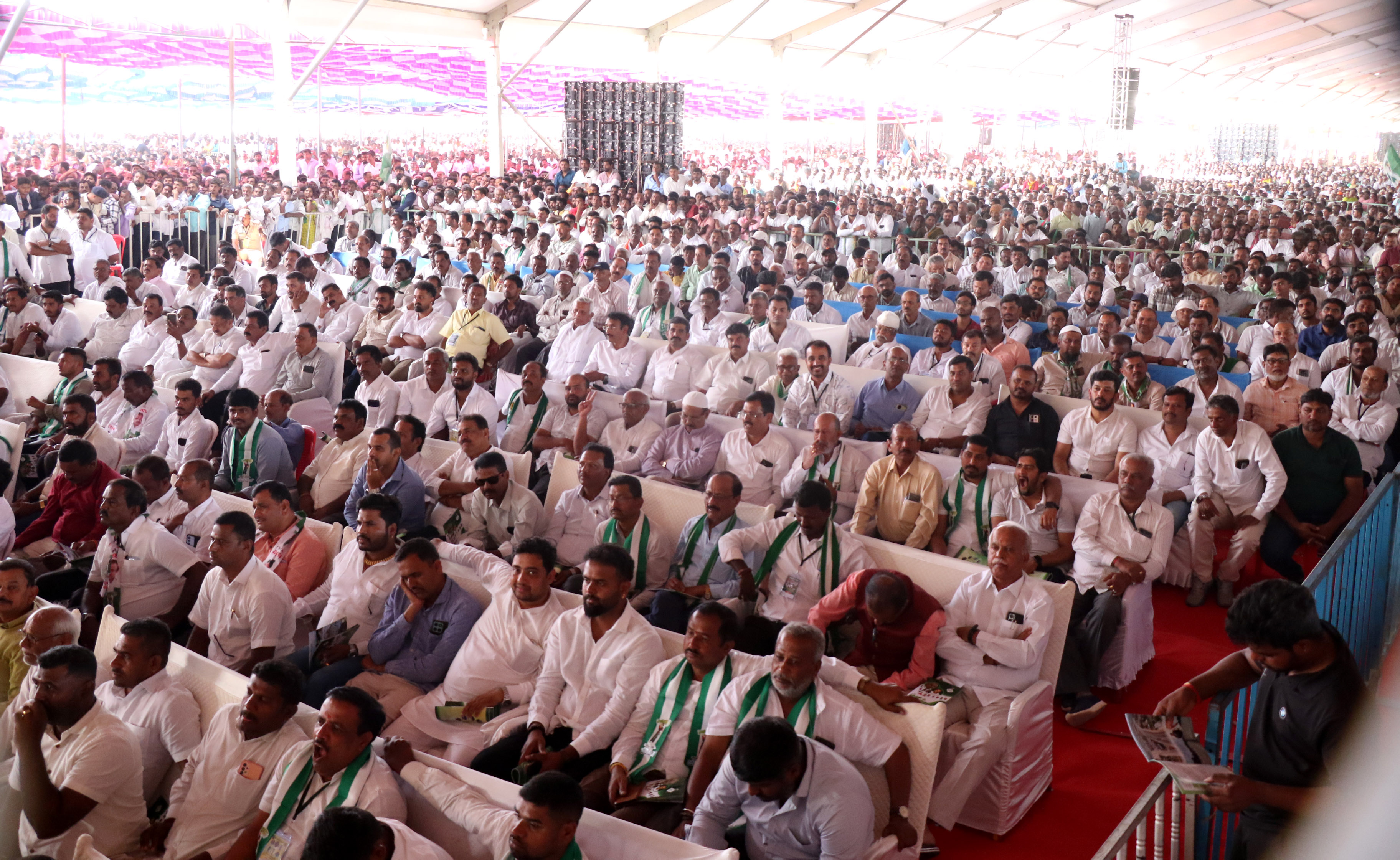 ಹಾಸನದಲ್ಲಿ ಶನಿವಾರ ನಡೆದ ಜೆಡಿಎಸ್‌ ಸಮಾವೇಶದಲ್ಲಿ ಸೇರಿದ್ದ ಜನಸ್ತೋಮ.