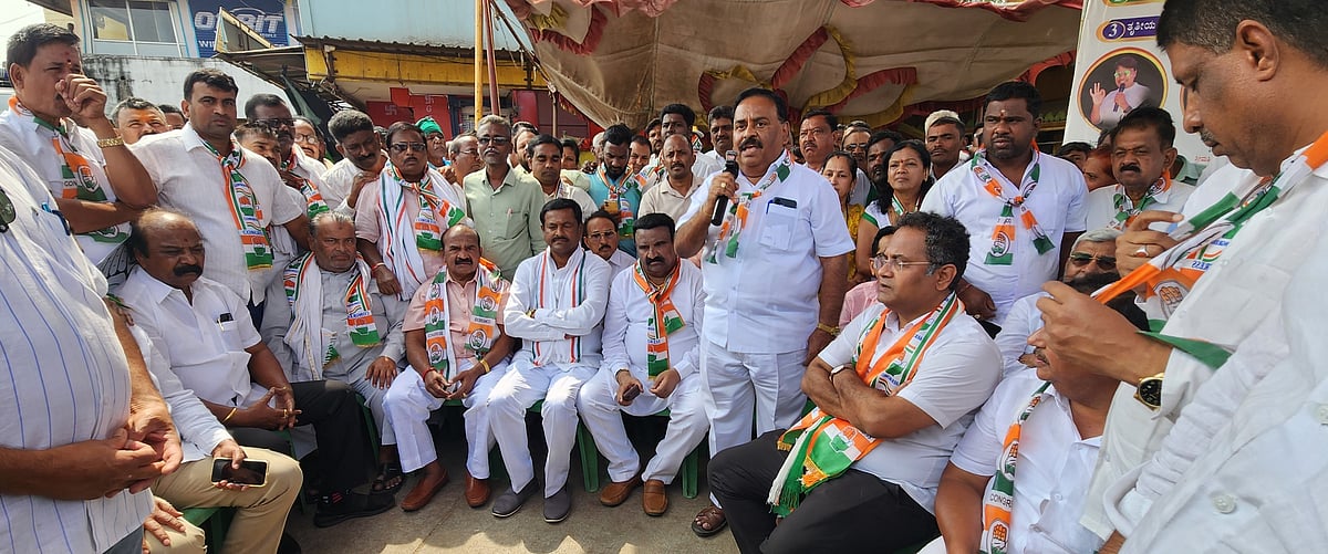 ಹರಿಹರ| ಶಾಸಕ ಹರೀಶ್ ವಿರುದ್ದ ಪ್ರತಿಭಟನೆ:  ರಾಜಿನಾಮೆಗೆ ಕಾಂಗ್ರೆಸ್ ಆಗ್ರಹ 