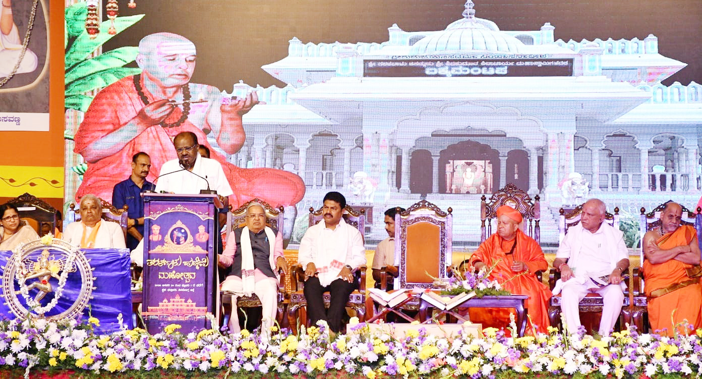 ಭದ್ರಾವತಿಯಲ್ಲಿ ಶನಿವಾರ ಆರಂಭವಾದ ತರಳಬಾಳು ಹುಣ್ಣಿಮೆ ಮಹೋತ್ಸವದಲ್ಲಿ ಕೇಂದ್ರ ಸಚಿವ ಎಚ್‌.ಡಿ.ಕುಮಾರಸ್ವಾಮಿ ಮಾತನಾಡಿದರು