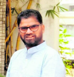 ಆಶ್ರಮದ ಸಂಸ್ಥಾಪಕ ಅಧ್ಯಕ್ಷ ವಿಜಯ ಪಾಟೀಲ