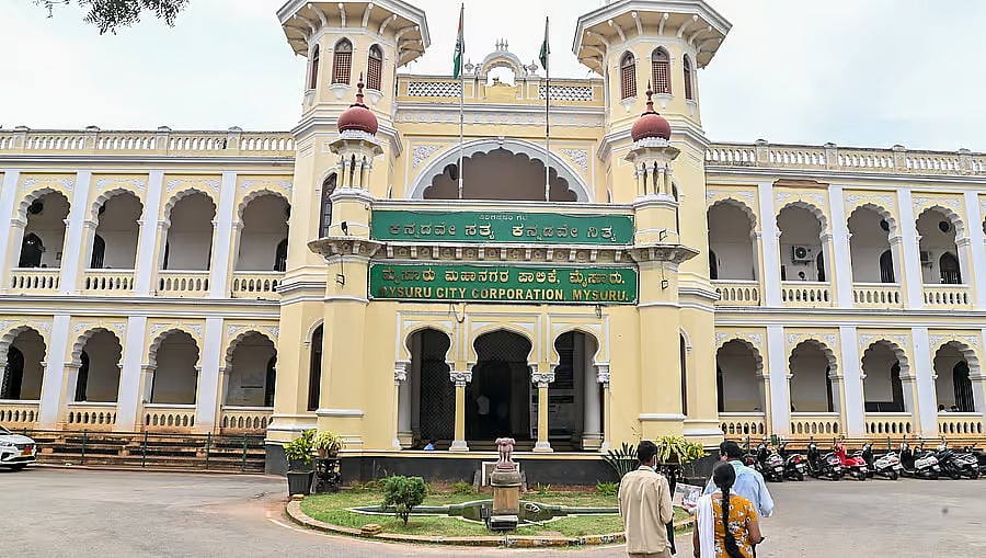 ಹೆಚ್ಚುವರಿ ವೇತನ ಪಾವತಿಸಿದ ಆರೋಪ: ಮೈಸೂರು ಮಹಾನಗರಪಾಲಿಕೆಯ ಮೂವರು ನೌಕರರು ಅಮಾನತು