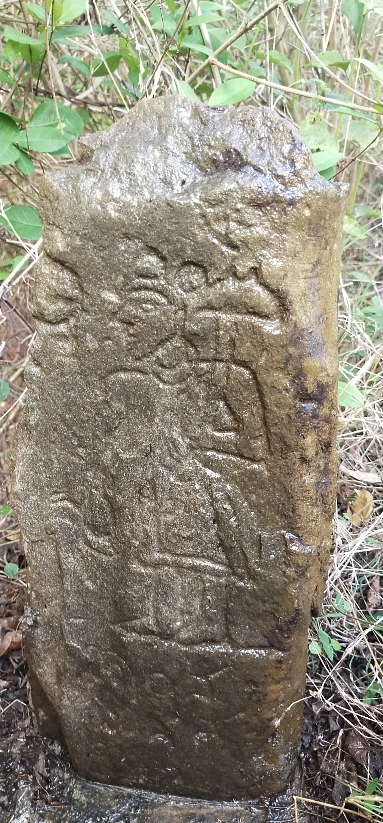 ಮಡ್ಲೂರಿನಲ್ಲಿ  ಕಾಶ್ಯಪಗೋತ್ರದ (ವಾಮನಕಲ್ಲು) ಶಿಲಾಶಾಸನಗಳು ಪತ್ತೆಯಾಗಿವೆ.        