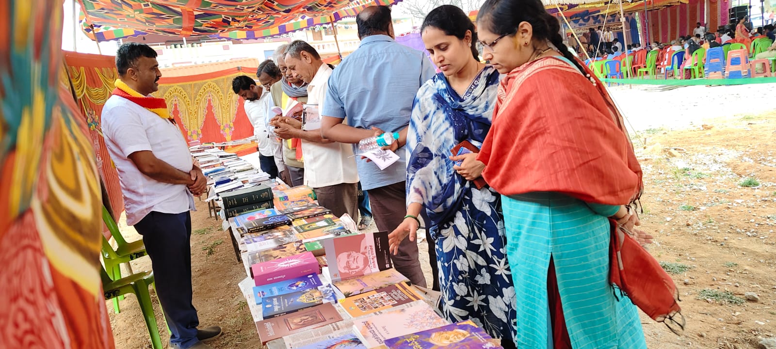 ಹೊನ್ನವಳ್ಳಿಯಲ್ಲಿ ತಾಲ್ಲೂಕು ಮಟ್ಟದ ಸಾಹಿತ್ಯ ಸಮ್ಮೇಳನದ ಪುಸ್ತಕ ಪ್ರೇಮಿಗಳು