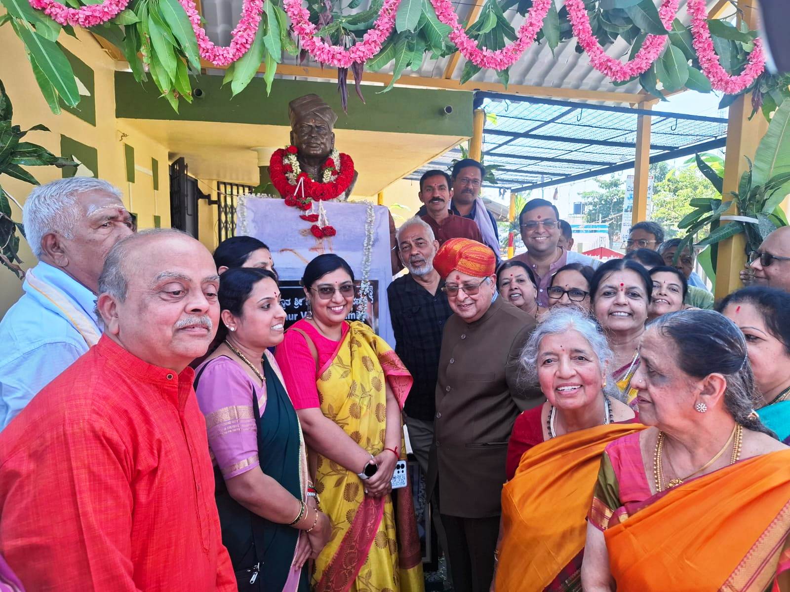 ಕೊಣನೂರಿನ ಬ್ರಾಹ್ಮಣ ಮಹಾಸಂಘದ ಶ್ರೀರಾಮಮಂದಿರದ ಮುಂಭಾಗದಲ್ಲಿ ದಿ. ವೆಂಕಟರಾಮಯ್ಯ ಅವರ ಪುತ್ಥಳಿಯನ್ನು ಶಾಸಕ ಎ.ಮಂಜು ಅನಾವರಣಗೊಳಿಸಿದರು