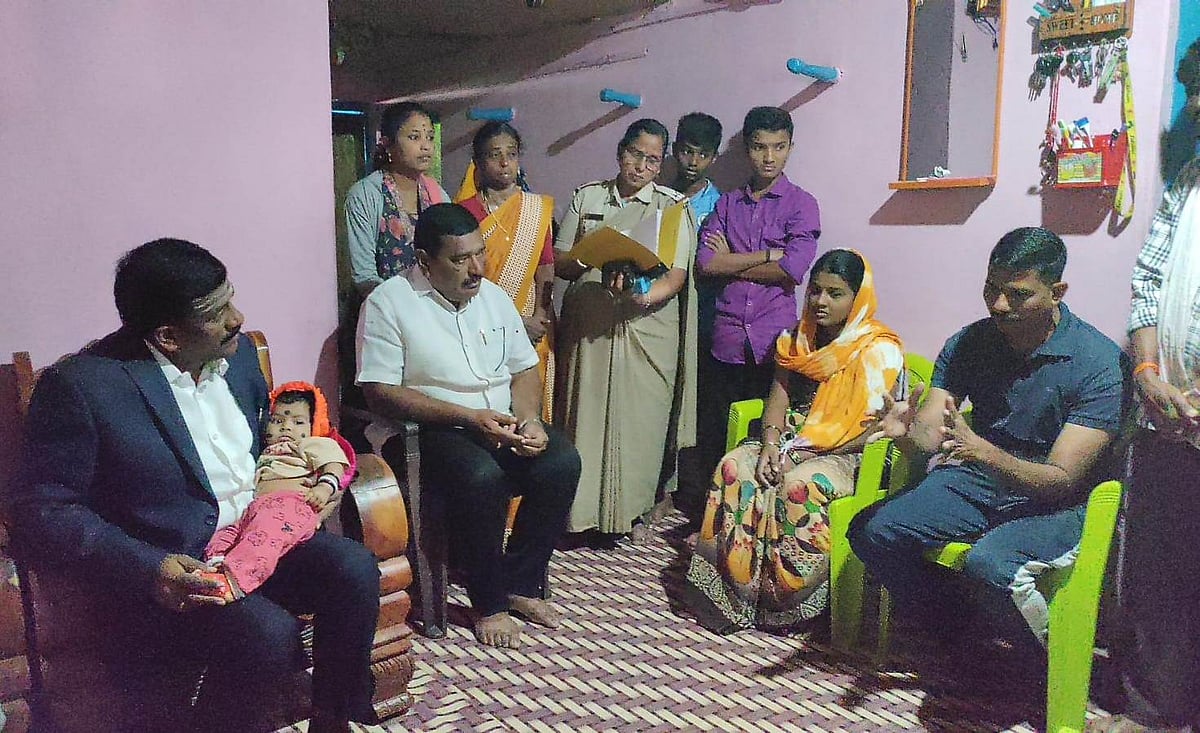 ಲಕ್ಷ್ಮೇಶ್ವರ| ಶಾಲಾ ಬಸ್‌; ಮುಂಜಾಗ್ರತೆ ಕ್ರಮ ಮುಖ್ಯ: ಶಶಿಧರ ಕೋಸಂಬಿ