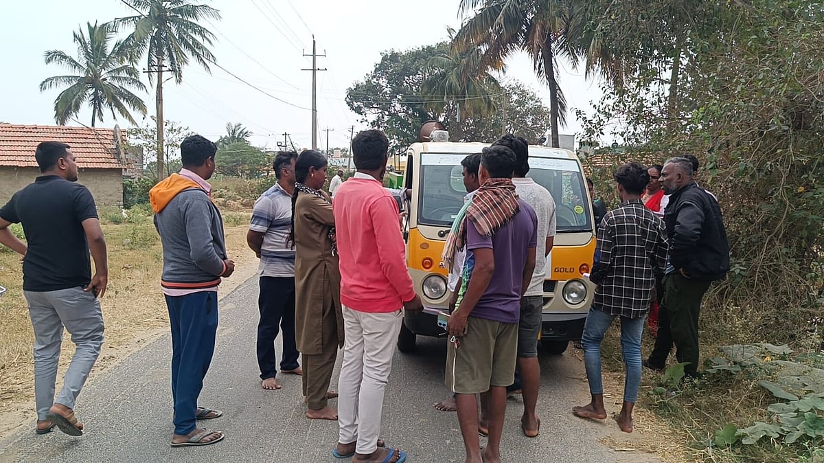 ಧರ್ಮ ಪ್ರಚಾರದ ಕರಪತ್ರ ಹಂಚಲು ಸರ್ಕಾರಿ ವಾಹನ 
ಬಳಕೆ: ಜನರ ಆಕ್ರೋಶ