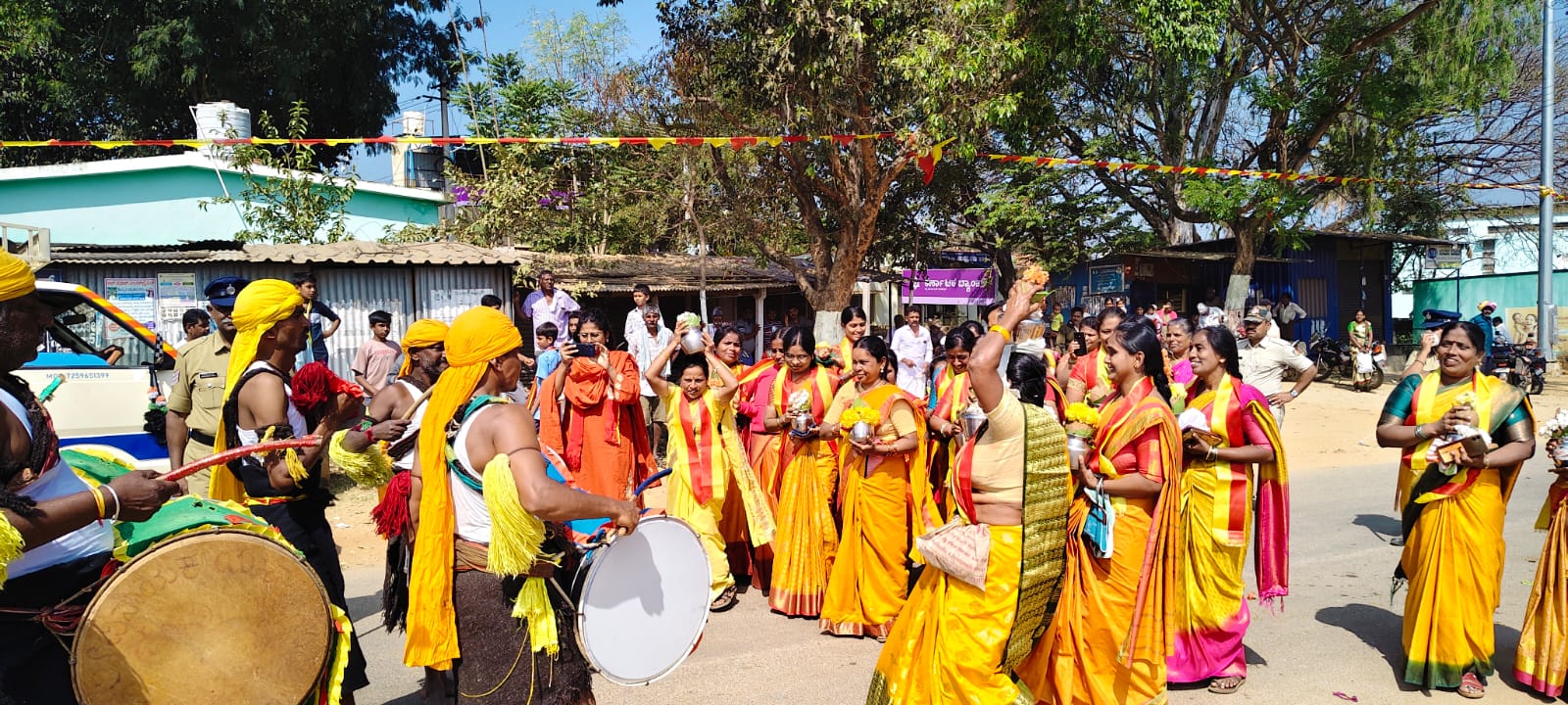 ಹೊನ್ನವಳ್ಳಿಯಲ್ಲಿ ನಡೆದ ತಾಲ್ಲೂಕು ಮಟ್ಟದ ಸಾಹಿತ್ಯ ಸಮ್ಮೇಳನದಲ್ಲಿ ಜಾನಪದ ತಂಡ.