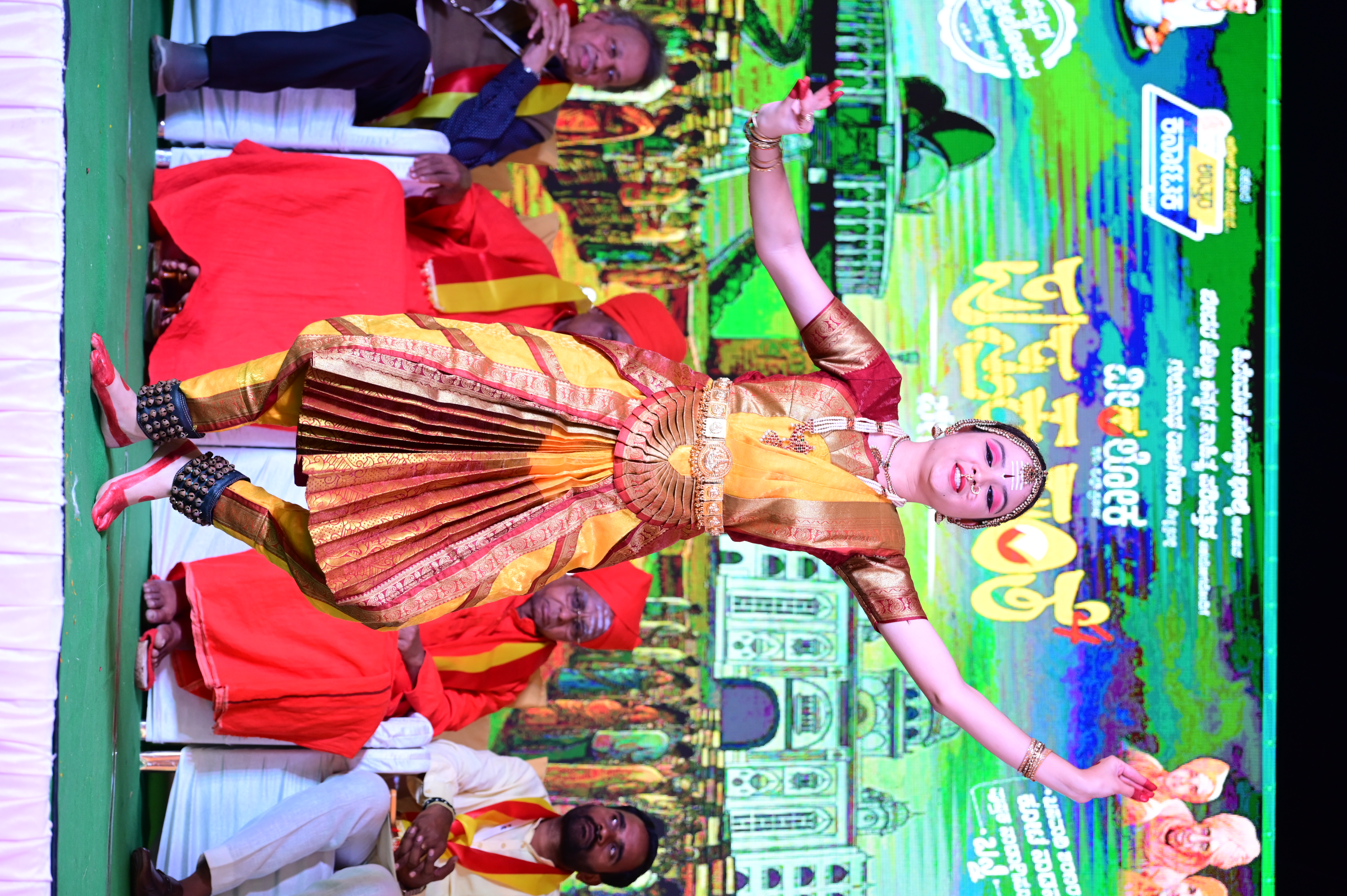 ಕಾರ್ಯಕ್ರಮದಲ್ಲಿ ಸೃಷ್ಟಿ ಅವರು ವಚನ ರೂಪಕ ಪ್ರಸ್ತುತಪಡಿಸಿದರು