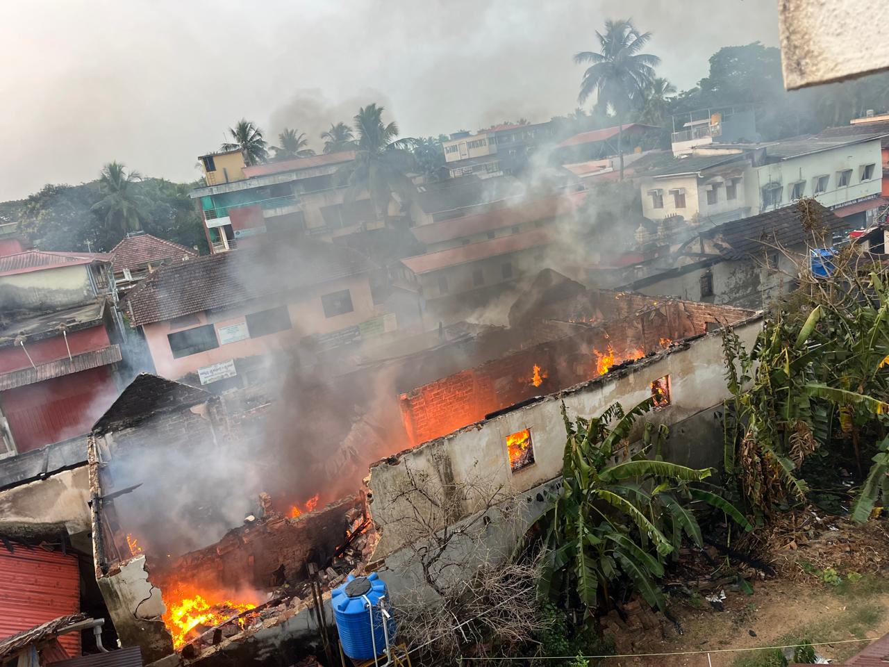 ಕುಂದಾಪುರದಲ್ಲಿ ಈಚೆಗೆ ನಡೆದ ಅಗ್ನಿಅನಾಹುತದಲ್ಲಿ ಅಂಗಡಿಗಳು ಹೊತ್ತಿ ಉರಿದಿದ್ದವು