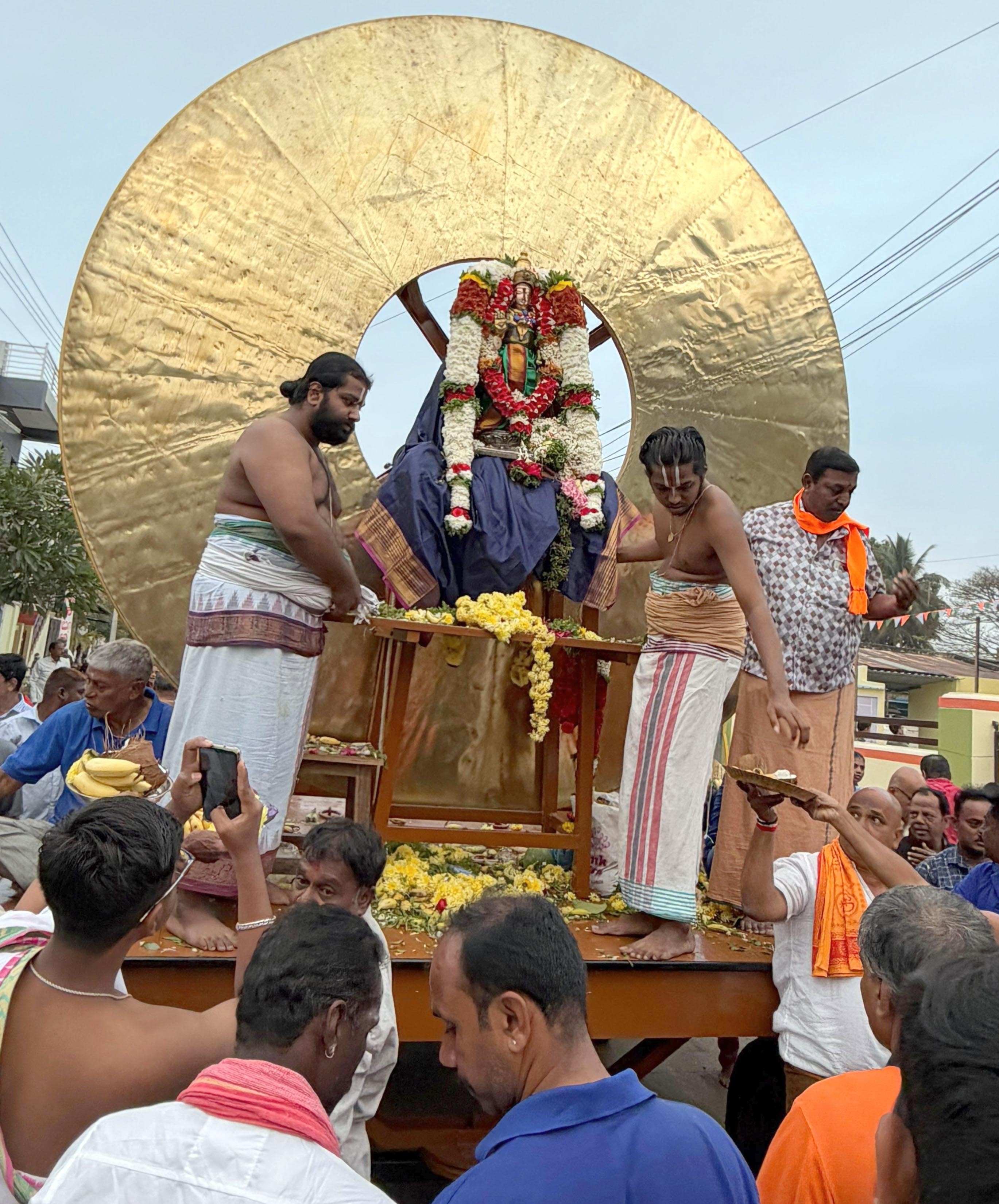 ಶ್ರೀರಂಗಪಟ್ಟಣದಲ್ಲಿ ರಥ ಸಪ್ತಮಿ ನಿಮಿತ್ತ ಭಾನುವಾರ ಮುಂಜಾನೆ ಸೂರ್ಯ ಮಂಡಲೋತ್ಸವ ಜರುಗಿತು