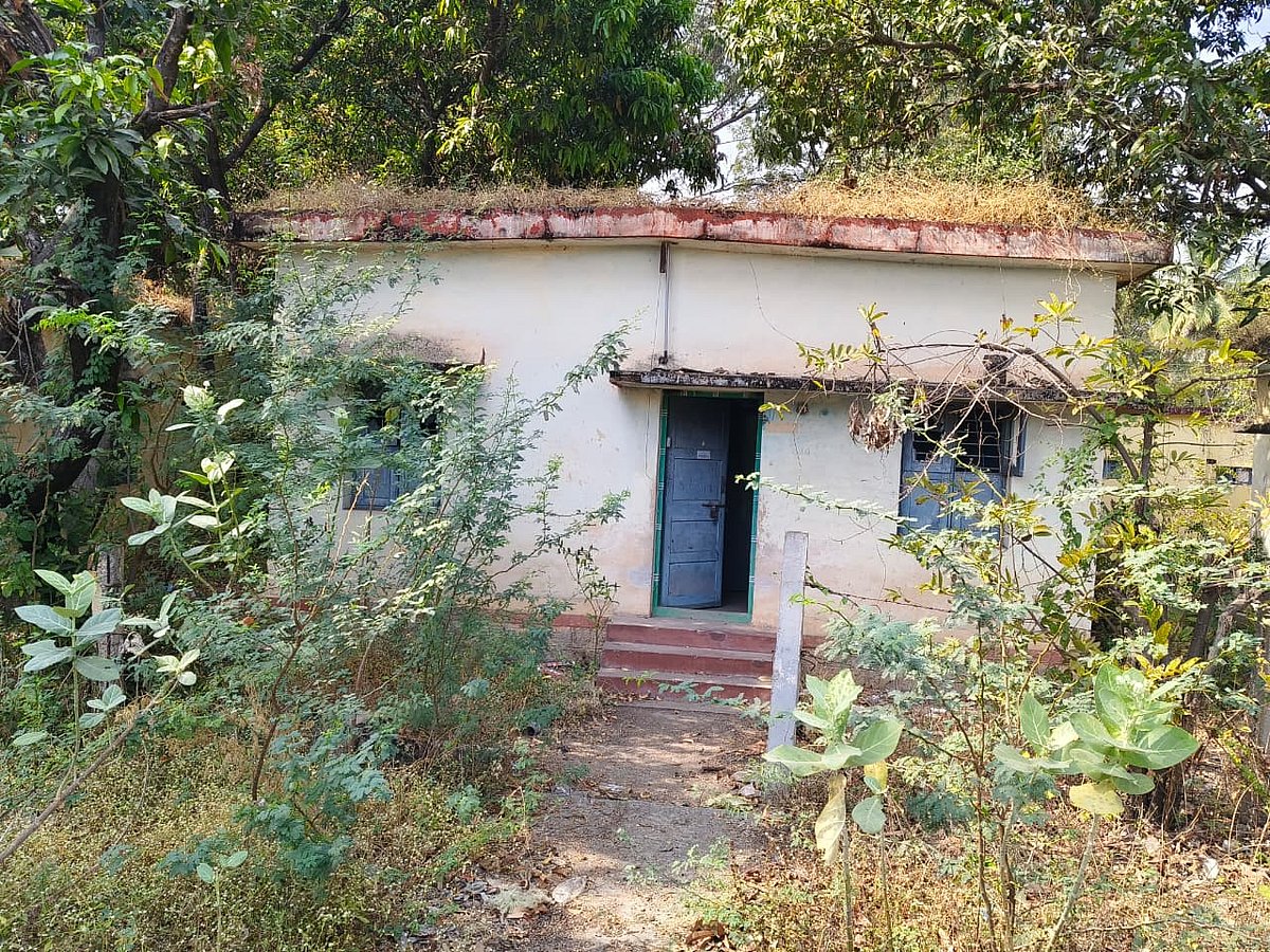 ರಾಯಚೂರು | ಇದ್ದರೂ ಇಲ್ಲದಂತಾದ ವಸತಿ ಗೃಹಗಳು