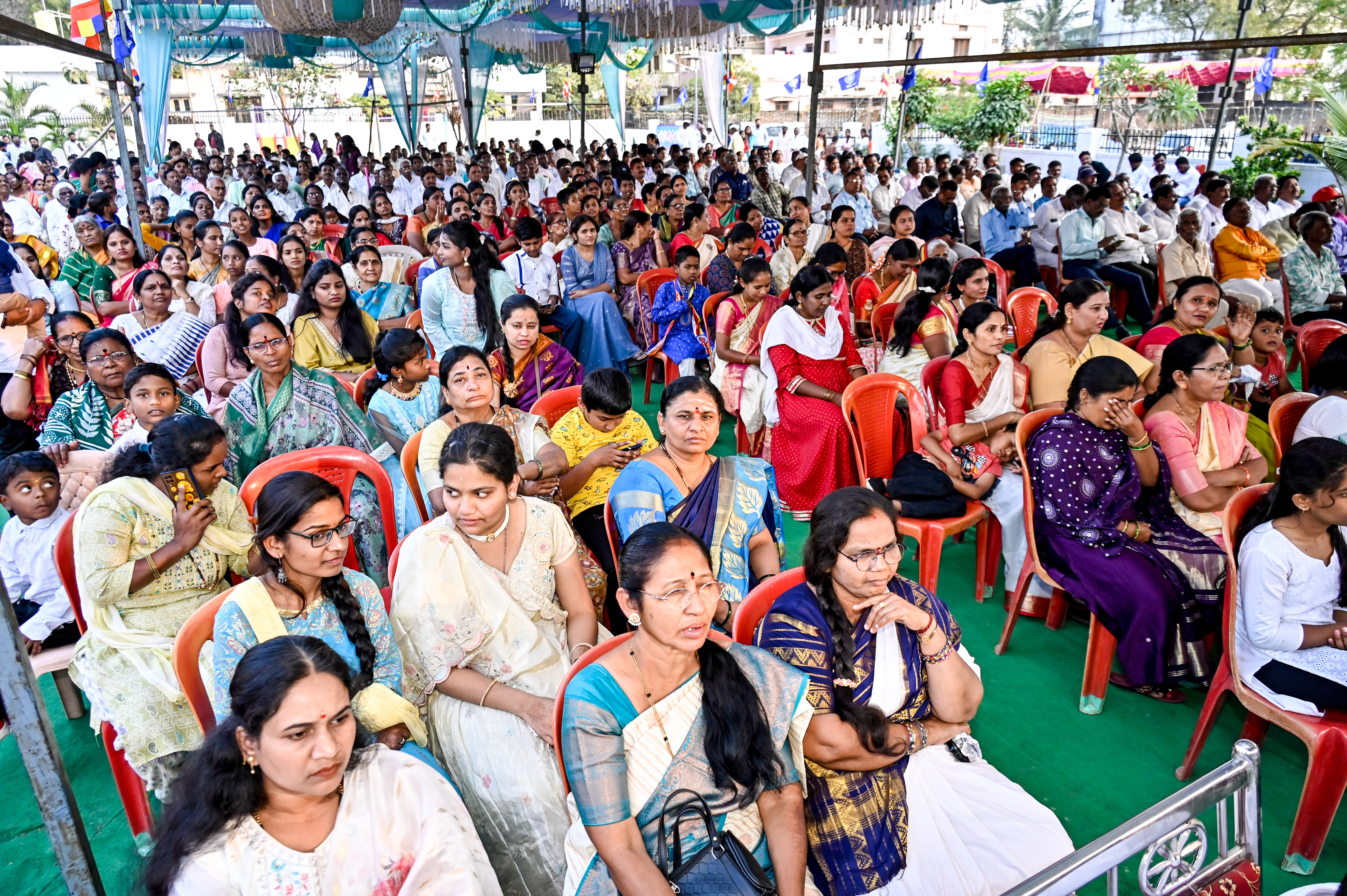 ಪ್ರಬುದ್ಧ ಬುದ್ಧ ವಿಹಾರ ಉದ್ಘಾಟನೆ ಸಮಾರಂಭದಲ್ಲಿ ಸೇರಿದ್ದ ಜನರು 