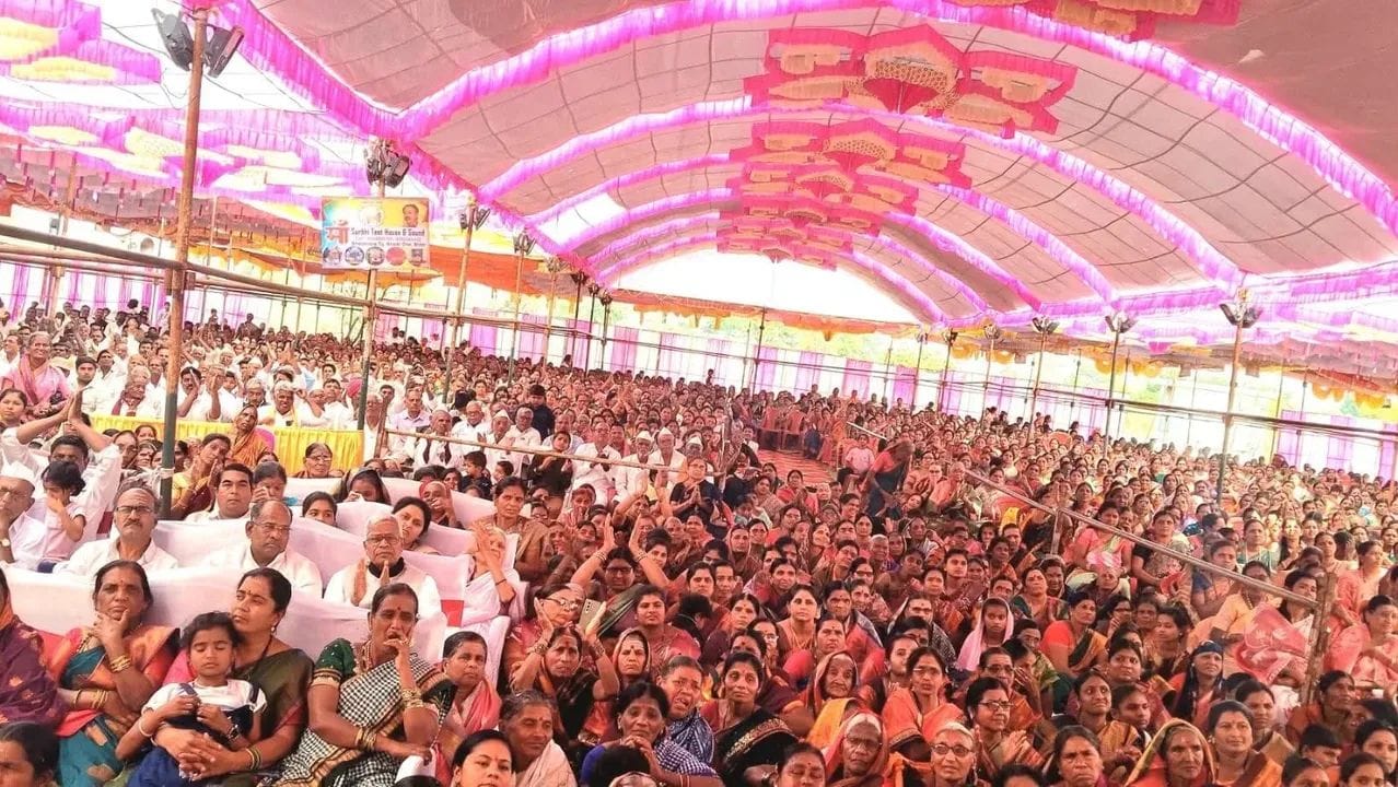 ಪಟ್ಟಾಭಿಷೇಕ ಮಹೋತ್ಸವಕ್ಕೆ ಸಾಕ್ಷಿಯಾದ ಭಕ್ತ ಸಮೂಹ