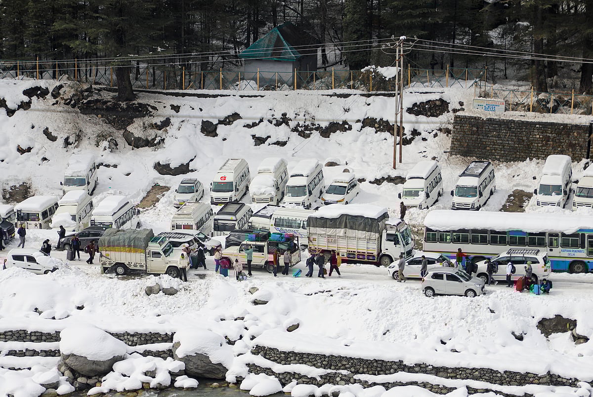 ಭಾರಿ ಹಿಮಪಾತ: ಹಿಮಾಚಲ ಪ್ರದೇಶದಲ್ಲಿ 835 ರಸ್ತೆ ಬಂದ್ 