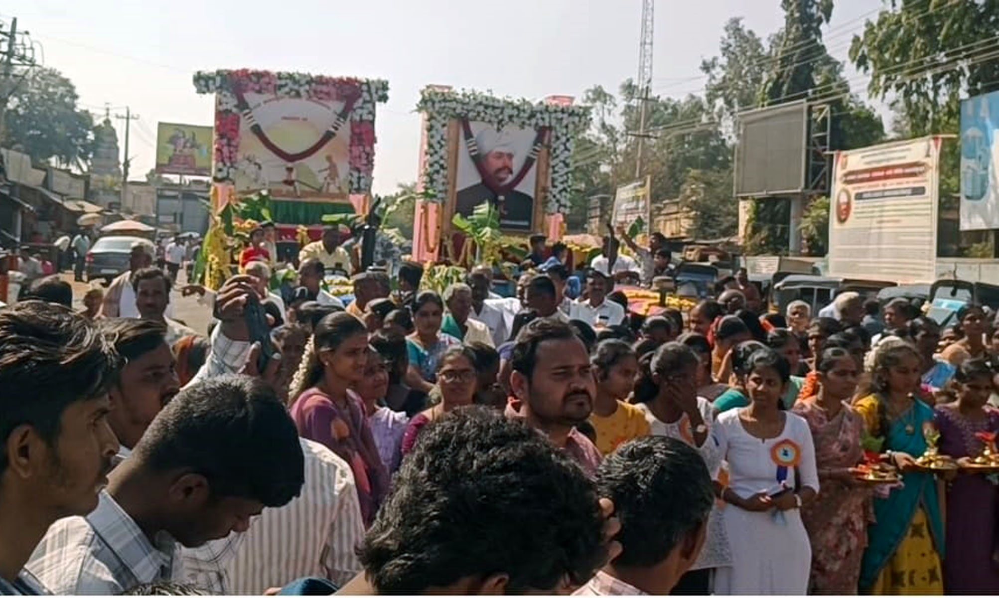 ಹೂವಿನಹಡಗಲಿಯಲ್ಲಿ ಸಿರಸಂಗಿ ಲಿಂಗರಾಜರ ಭಾವಚಿತ್ರ ಮೆರವಣಿಗೆ ಜರುಗಿತು