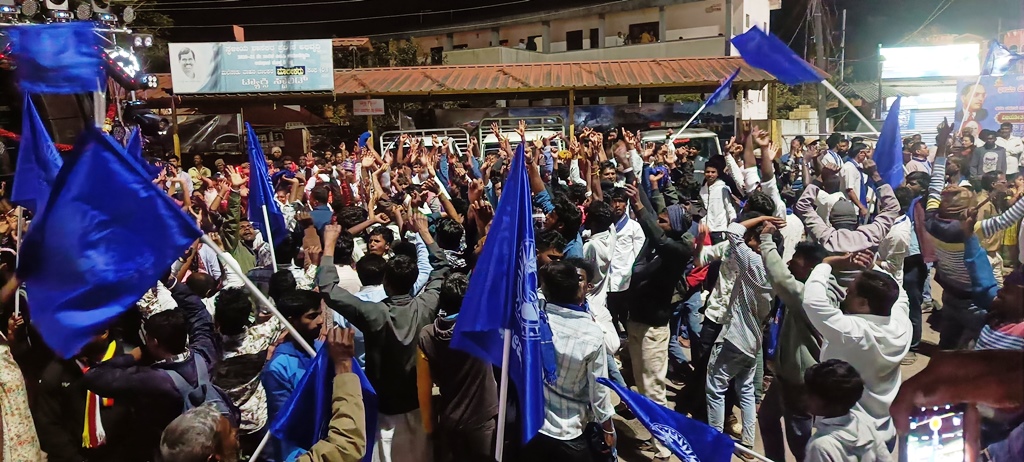 ಮೂಡಿಗೆರೆ ಪಟ್ಟಣದಲ್ಲಿ ಭೀಮಾ ಕೋರೆಗಾಂವ್ ವಿಜಯೋತ್ಸವದಲ್ಲಿ ಭಾಗವಹಿಸಿದ್ದ ಜನತೆ