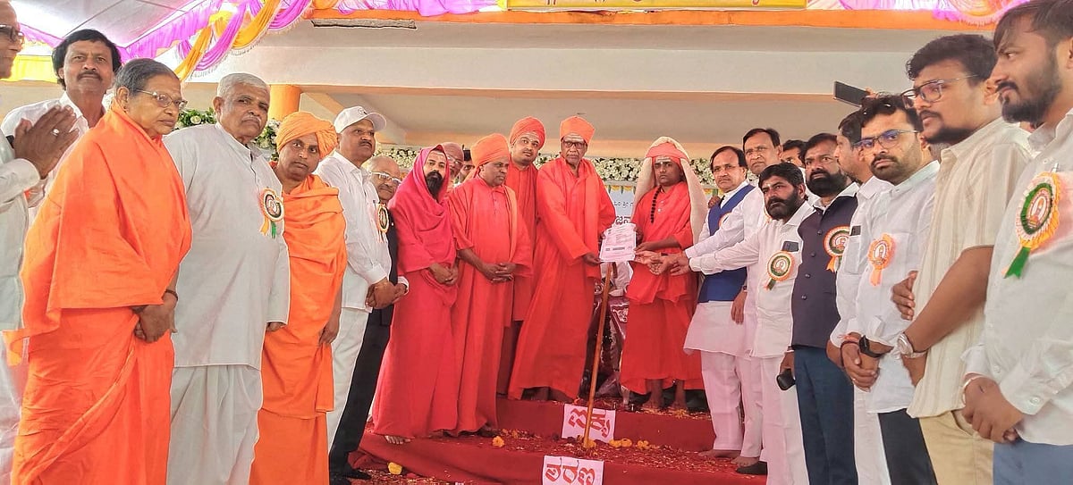 ಭಾಲ್ಕಿ | ಗುರುಬಸವ ಸ್ವಾಮೀಜಿ ಮೆರವಣಿಗೆ ವೈಭವ 