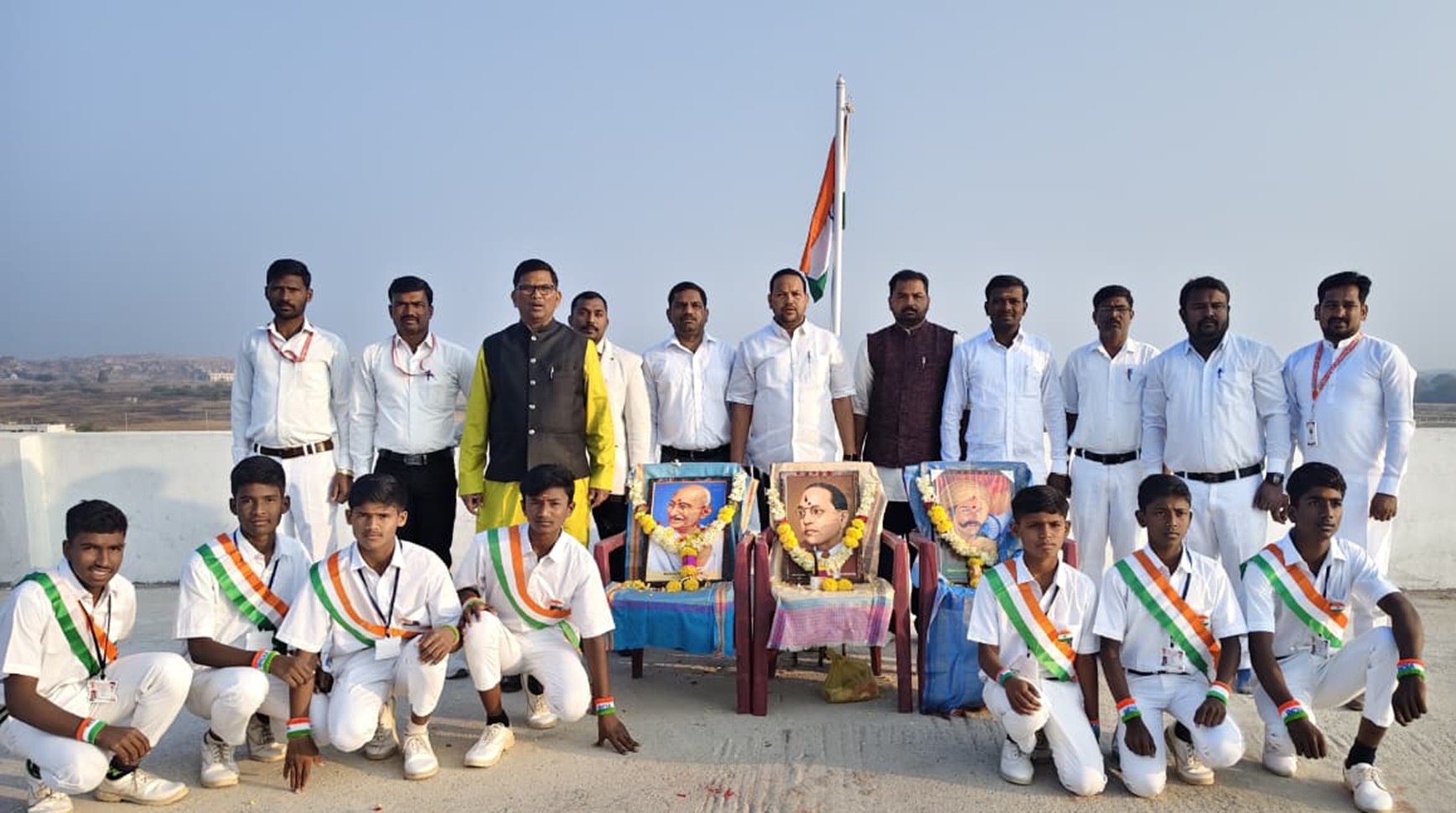 ಯಾದಗಿರಿ ನಗರದ ಡಿಡಿಯು ಸಮೂಹ ಶಿಕ್ಷಣ ಸಂಸ್ಥೆಯಲ್ಲಿ ಸೋಮವಾರ ಗಣರಾಜ್ಯೋತ್ಸವ ಹಾಗೂ ಕ್ರಾಂತಿವೀರ ಸಂಗೊಳ್ಳಿ ರಾಯಣ್ಣನ ಹುತಾತ್ಮ ದಿನಾಚರಣೆ ಆಚರಿಸಲಾಯಿತು