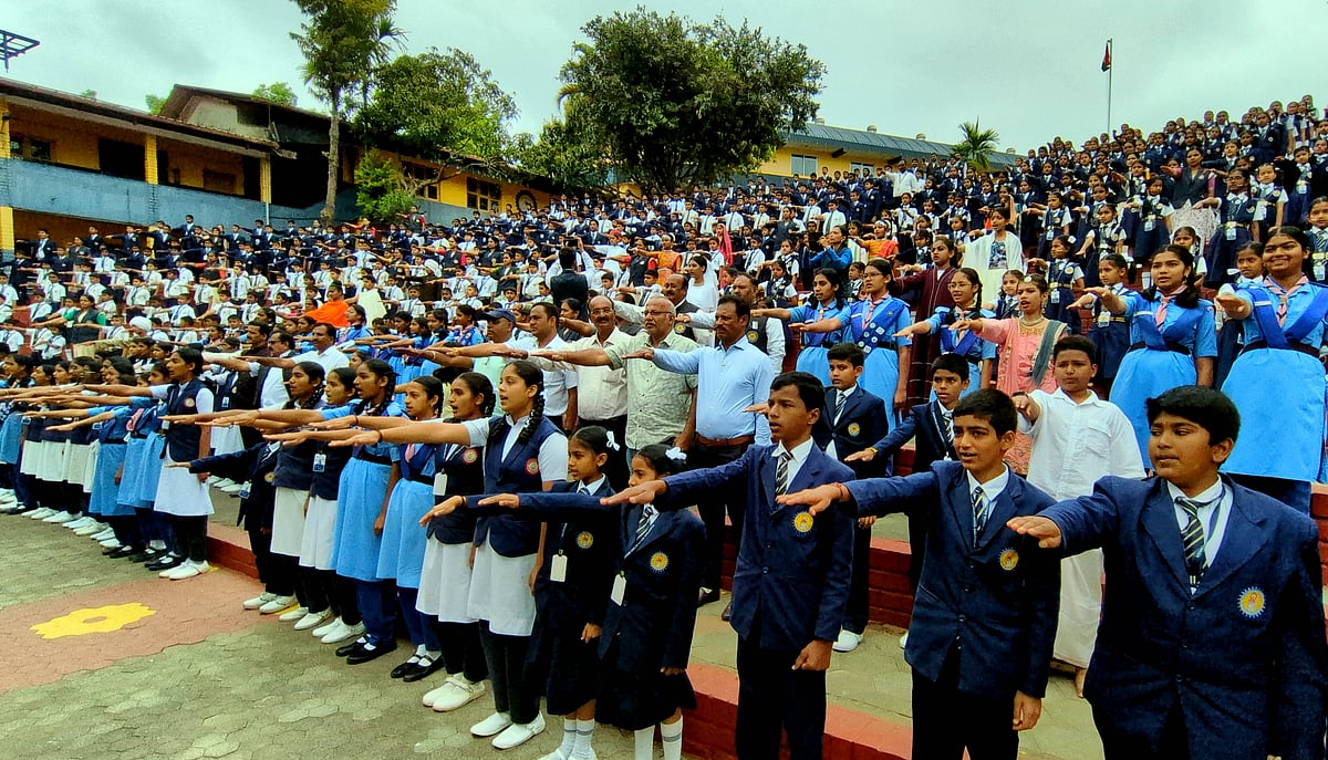 ಸರ್ಕಾರಿ ಶಾಲೆ,ಕಾರ್ಯಕ್ರಮಗಳಲ್ಲಿ ವಂದೇ ಮಾತರಂನ 6 ಚರಣಗಳೂ ಇನ್ನು ಕಡ್ಡಾಯ; ಕೇಂದ್ರ