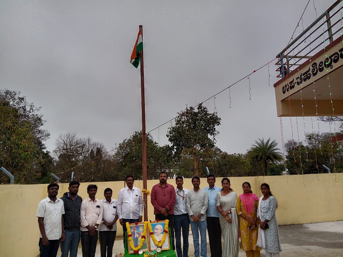 ವಿಜಯಪುರ ನಾಡಕಚೇರಿ ಆವರಣದಲ್ಲಿ  ಸ್ವಾತಂತ್ರ್ಯ ಹೋರಾಟಗಾರರ ಸ್ಮರಣೆ