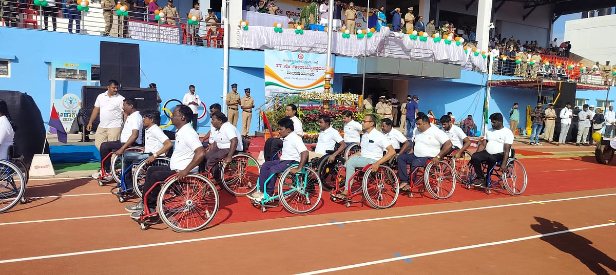 Republic Day: ಗಮನ ಸೆಳೆದ ಅಂಗವಿಕಲರ ಪಥ ಸಂಚಲನ; ಧ್ವಜಾರೋಹಣ ಮಾಡಿದ ಪರಮೇಶ್ವರ