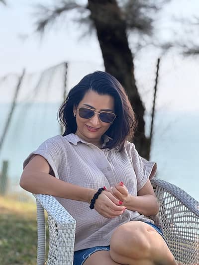 ಈಗ ಚಂದದ ಫೋಟೊಗಳನ್ನು ಹಂಚಿಕೊಂಡ ನಟಿ ಅದರ ಜೊತೆಗೆ ‘ಯಾವುದೇ ಪೋಸ್ ನೀಡುವ ಒತ್ತಡವಿಲ್ಲದೆ, ಸಹಜವಾಗಿ ಮೂಡಿಬಂದ ಚಿತ್ರಗಳೇ ಯಾವಾಗಲೂ ಬೆಸ್ಟ್ ಅನಿಸುತ್ತವೆ.’ ಎಂದು ಬರೆದಿದ್ದಾರೆ.